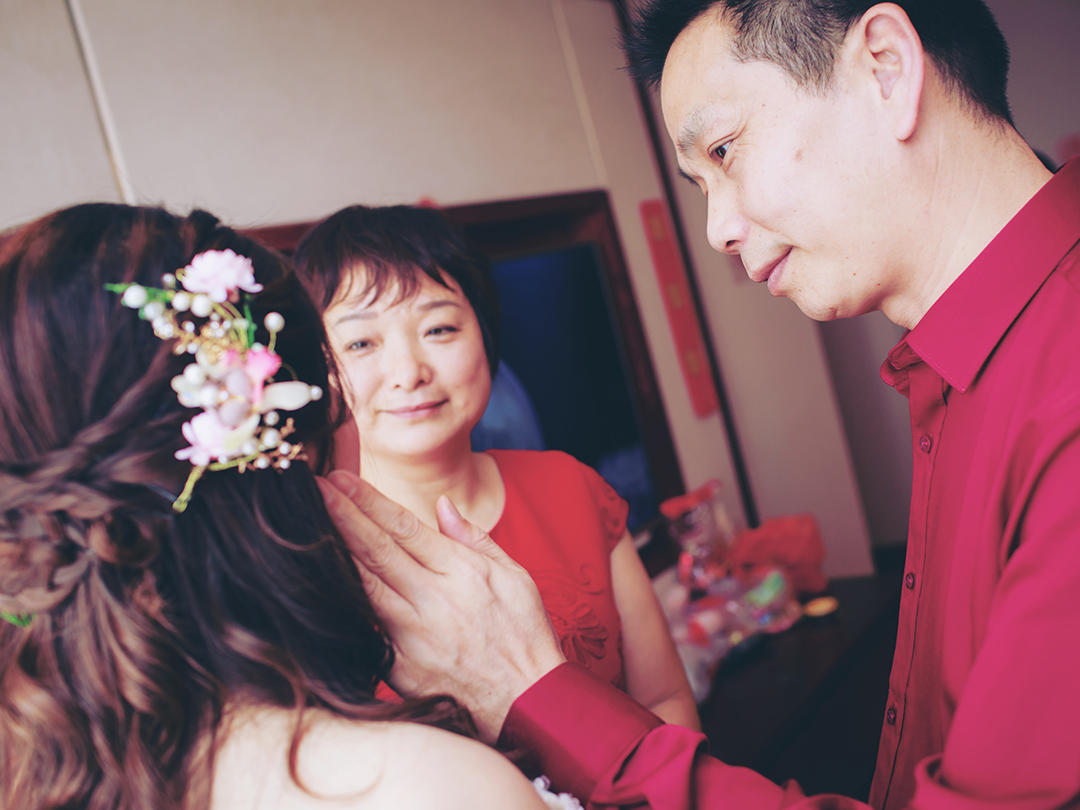 不含布置+摄影+摄像+化妆+免租婚纱或裙褂一套