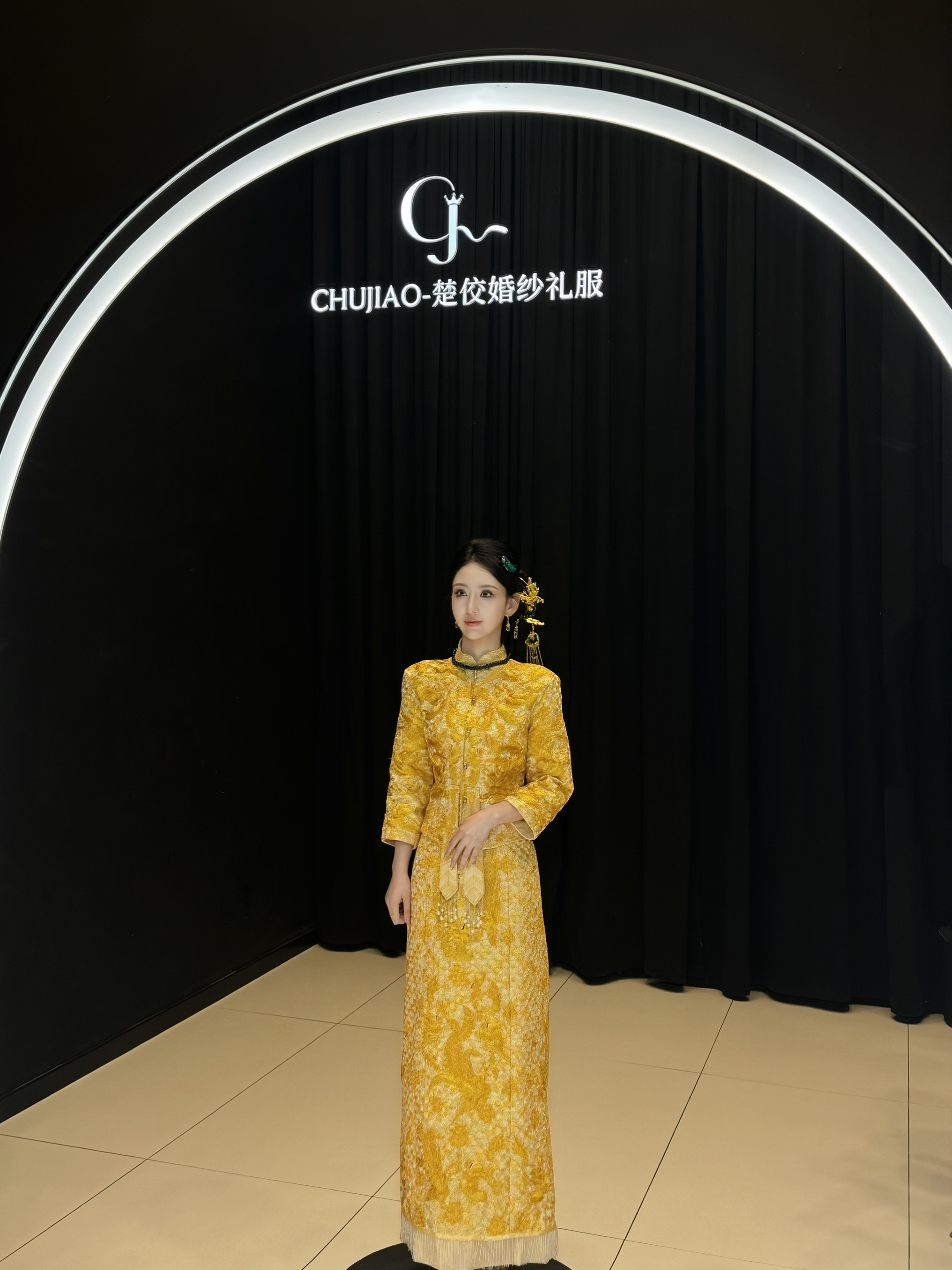 论中式还得是龙凤褂