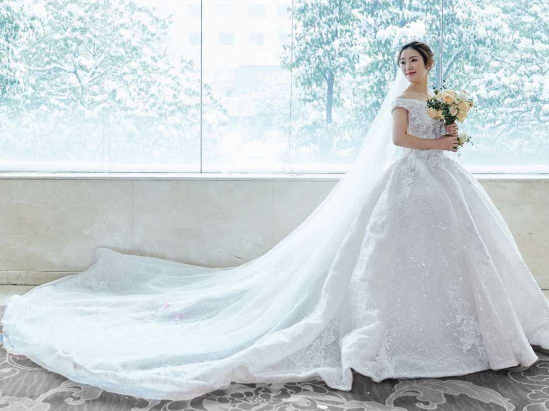 一字肩大拖尾重手工百搭款