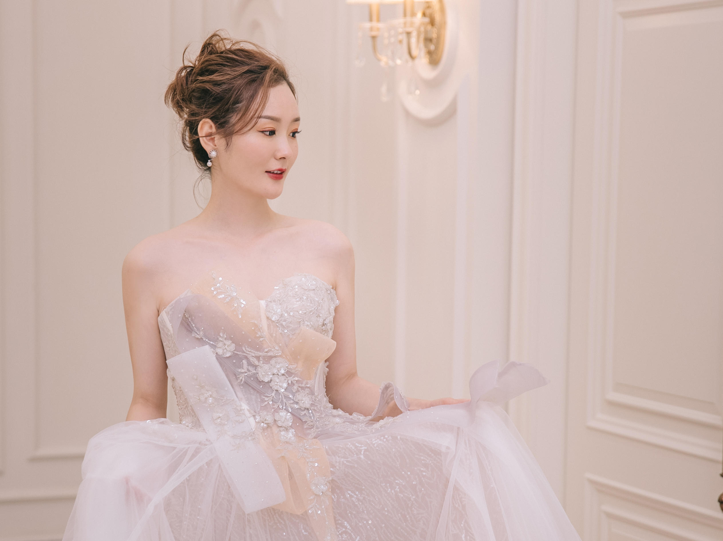 创始人10小时跟妆+婚纱任性(含手绣秀和)