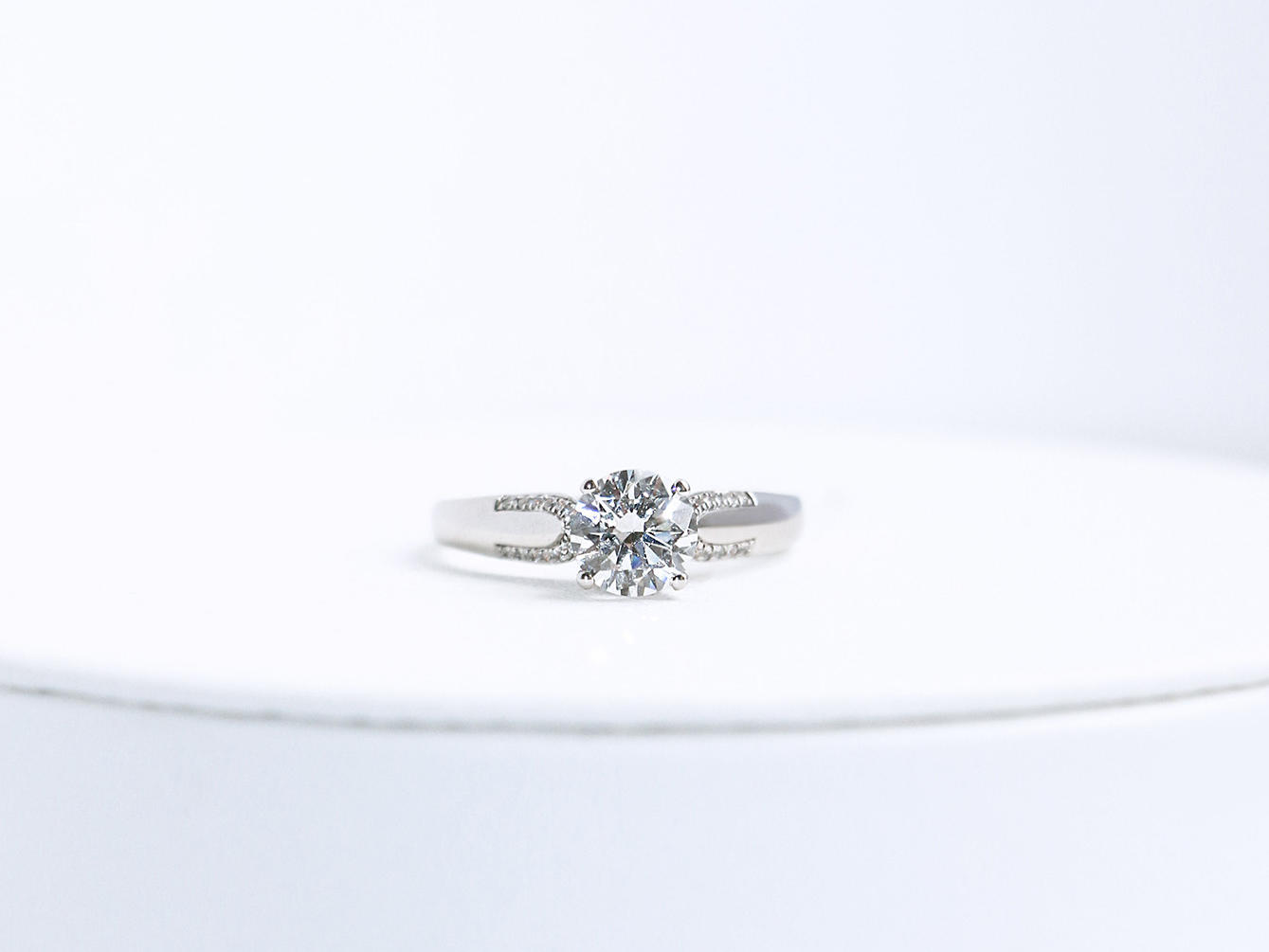 简约轻奢｜遇见 四爪重工钻戒  18k金镶钻戒托