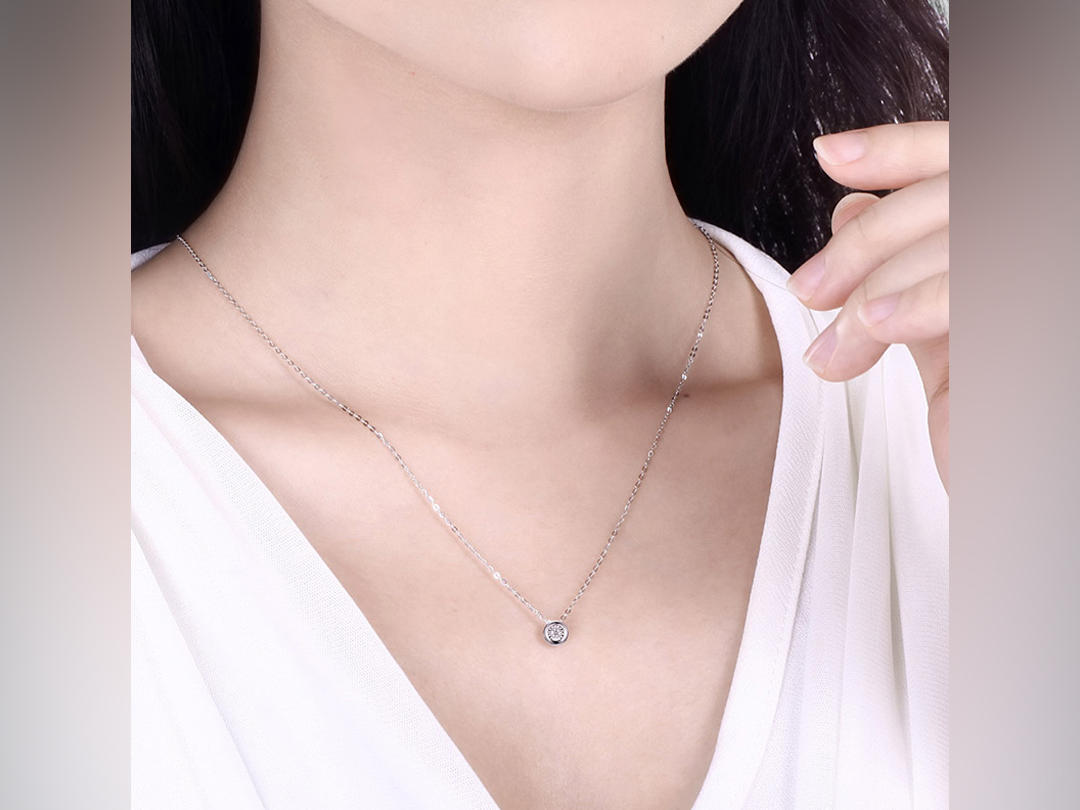 钻石挂坠| 18K金吊坠/3倍显钻/送礼自戴项链