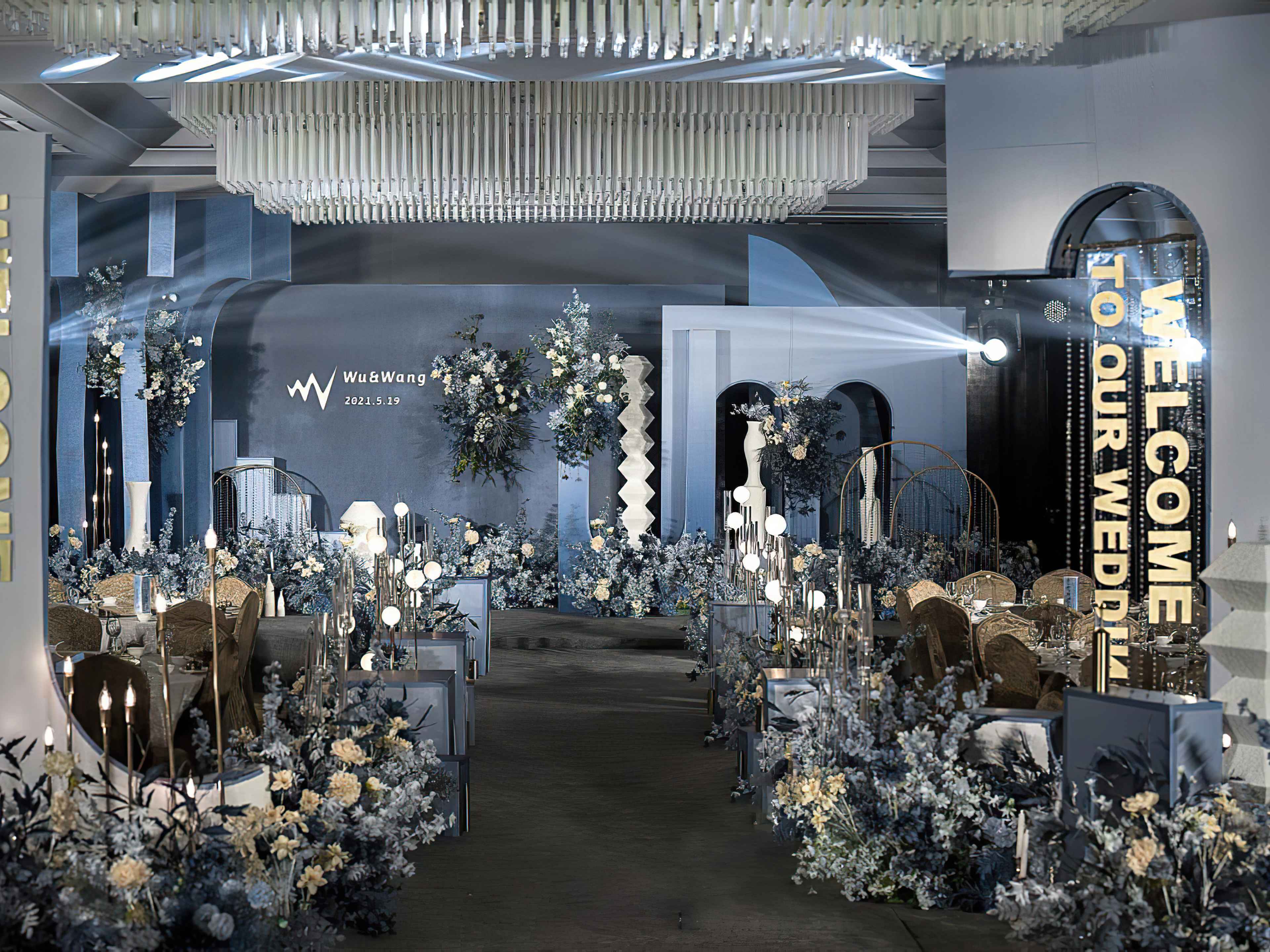 中小型宴会厅精致布置 沉浸式蓝色文艺婚礼