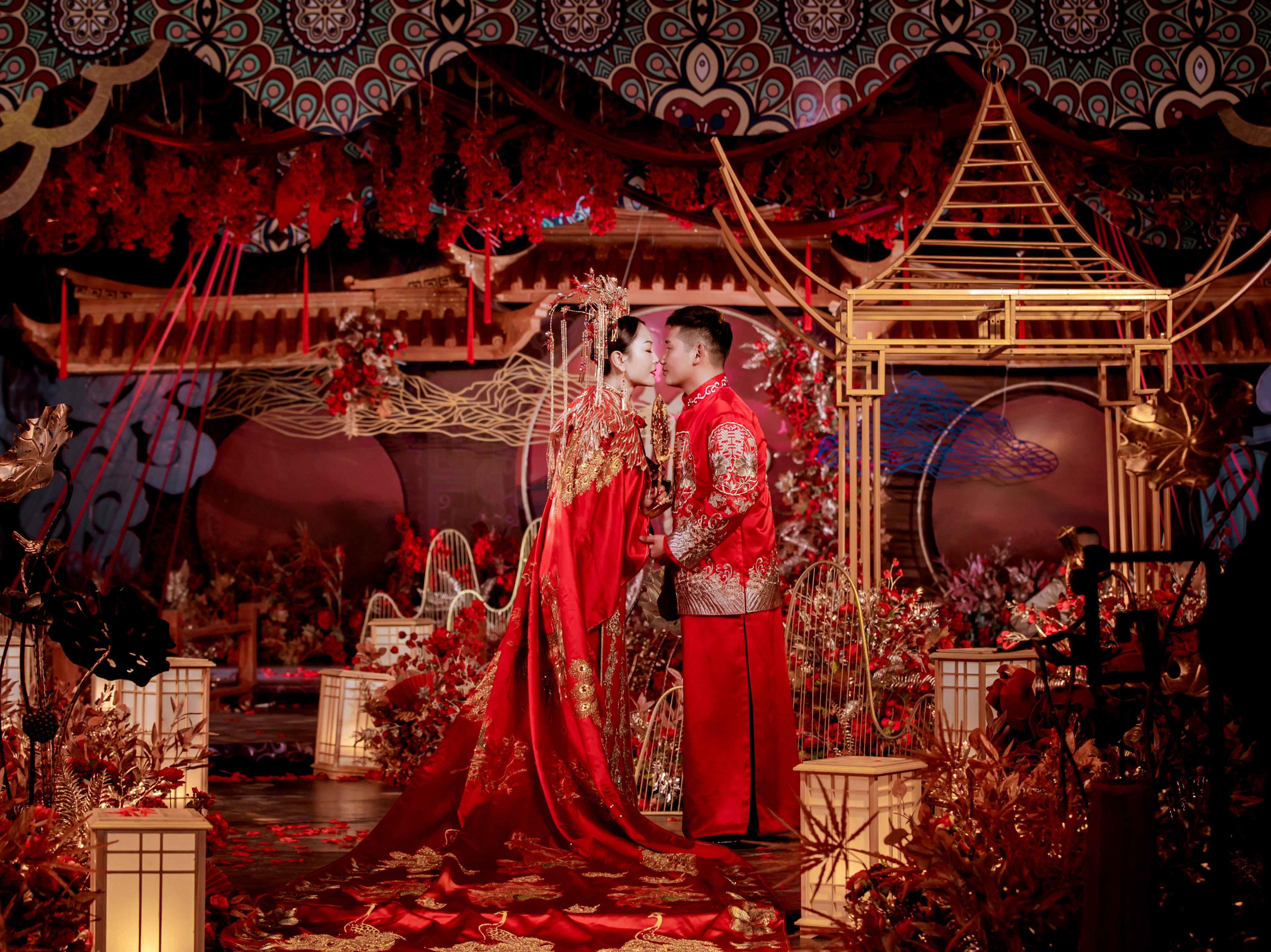 #浏阳VIVI婚纱唯美大气的中式秀禾+大披风#