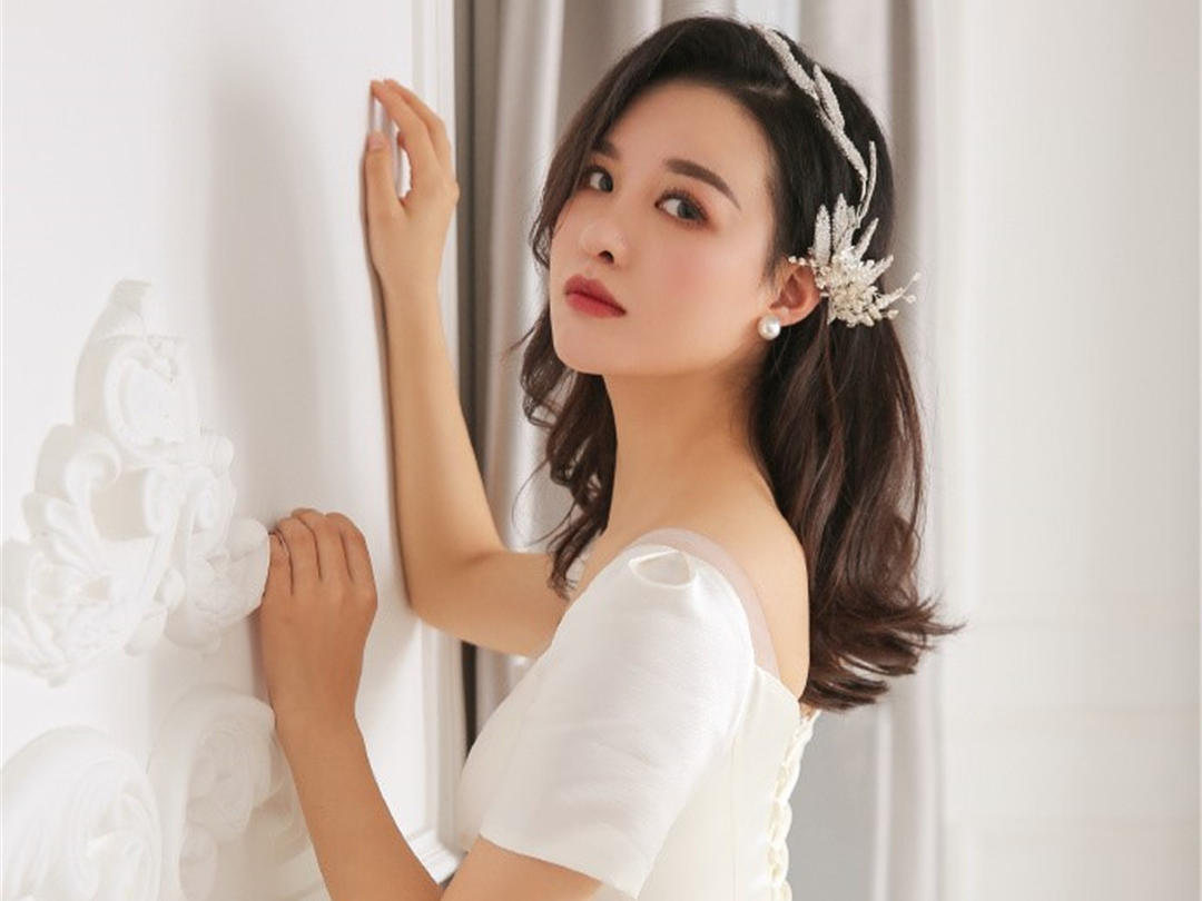 【店长主推】时尚婚纱3件套+跟妆+送伴娘服