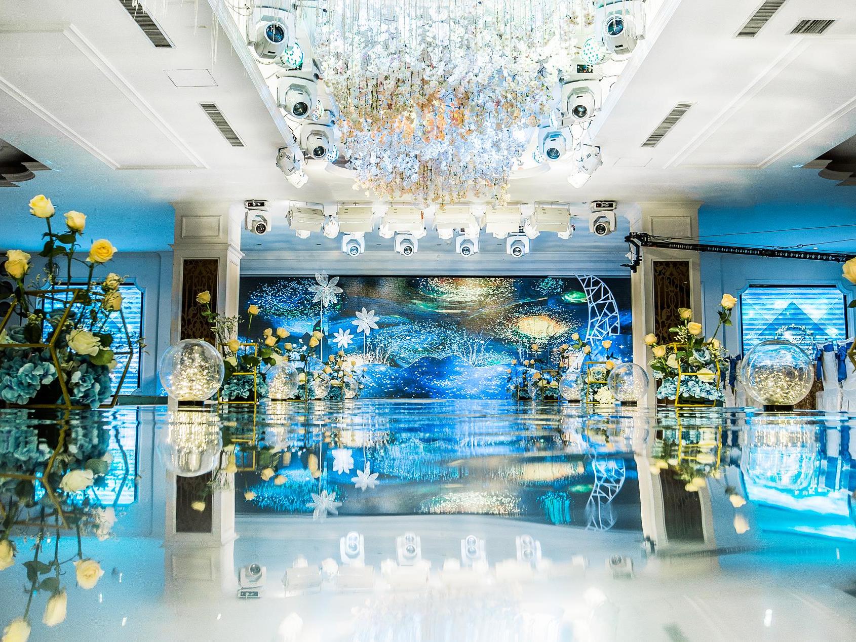 愿我如星君如月，夜夜流光相皎洁