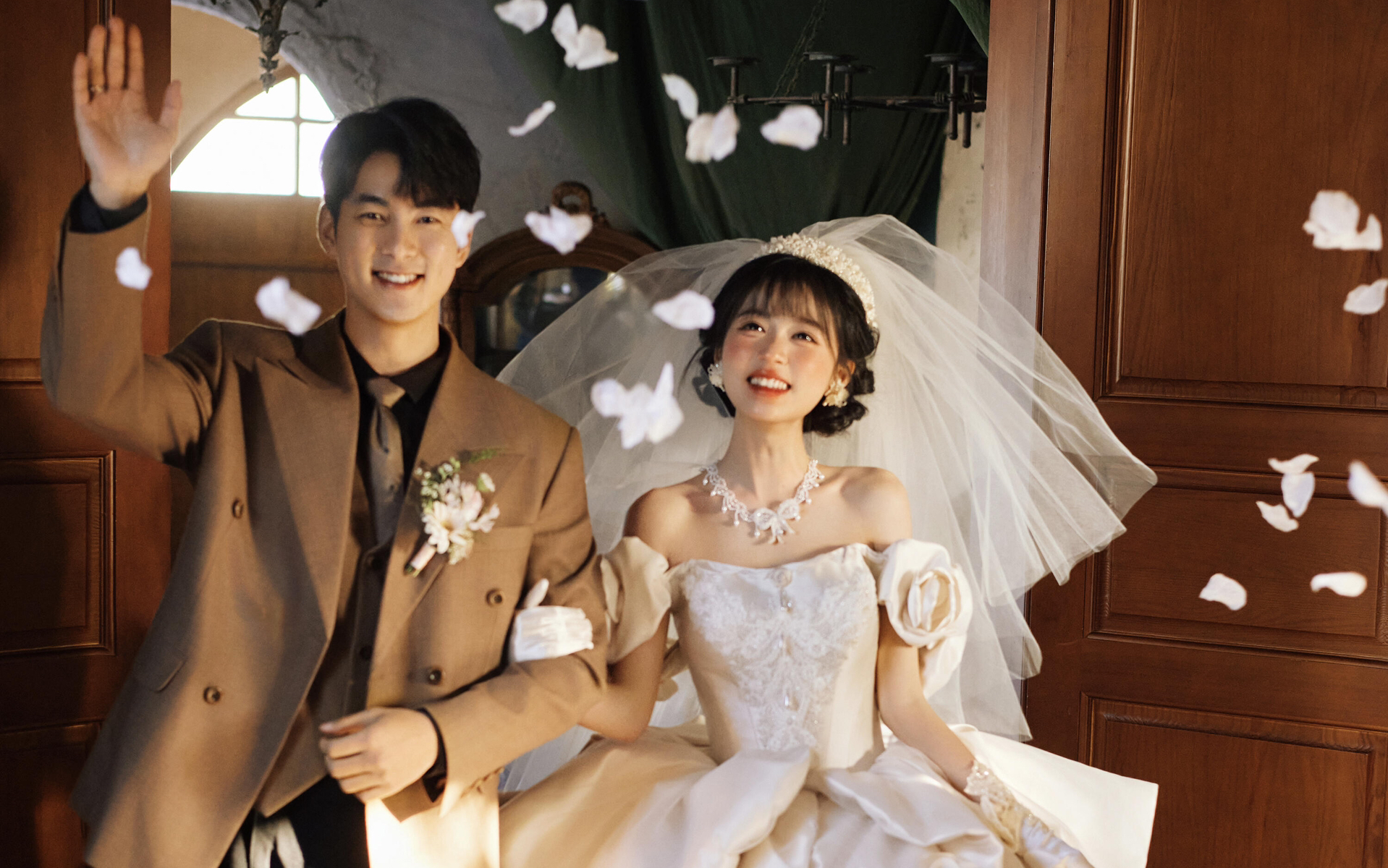 誤闖進(jìn)法式莊園｜復(fù)古老錢風(fēng)婚紗照美翻了