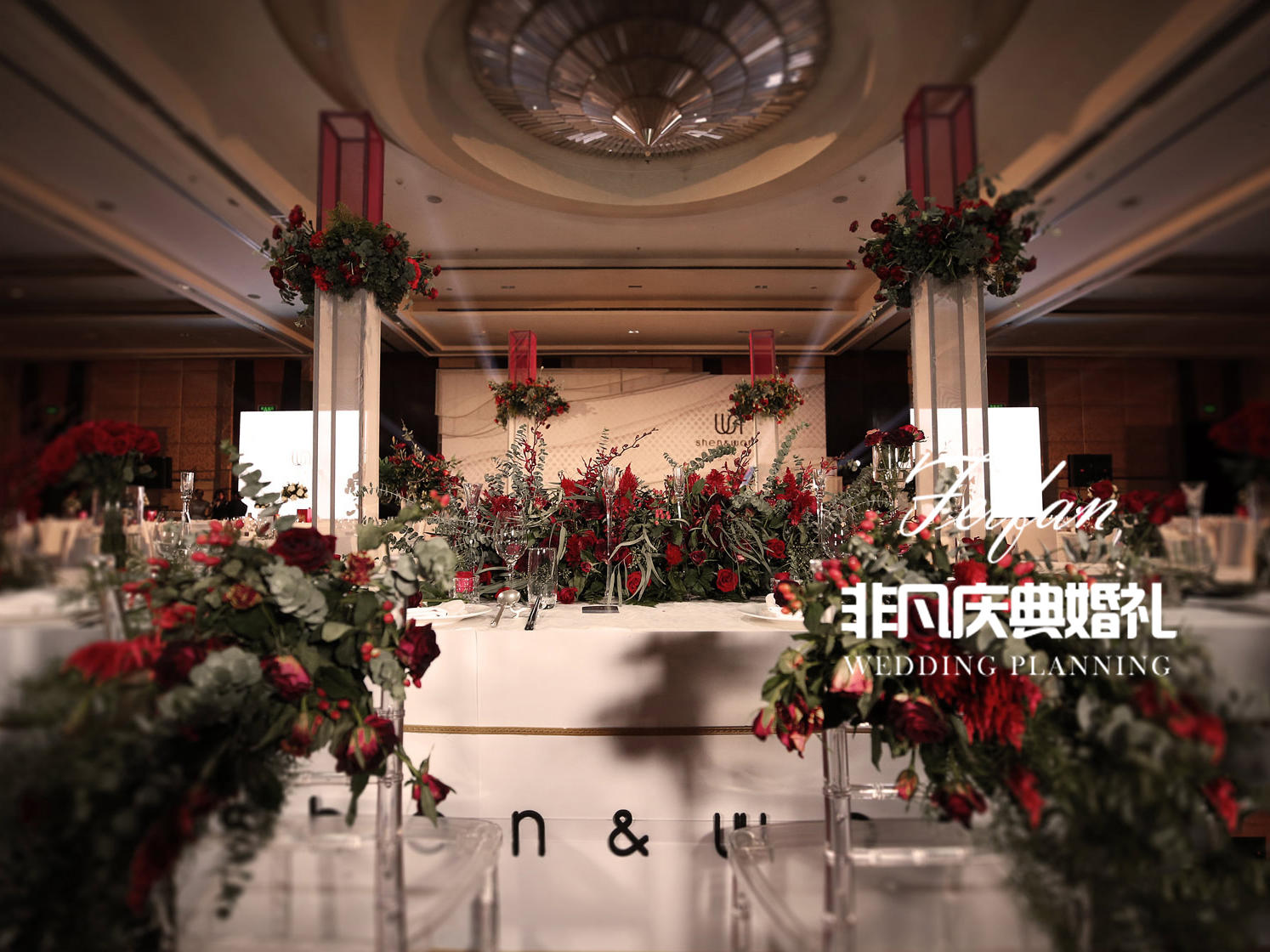 白红色系极简ins 《主角》