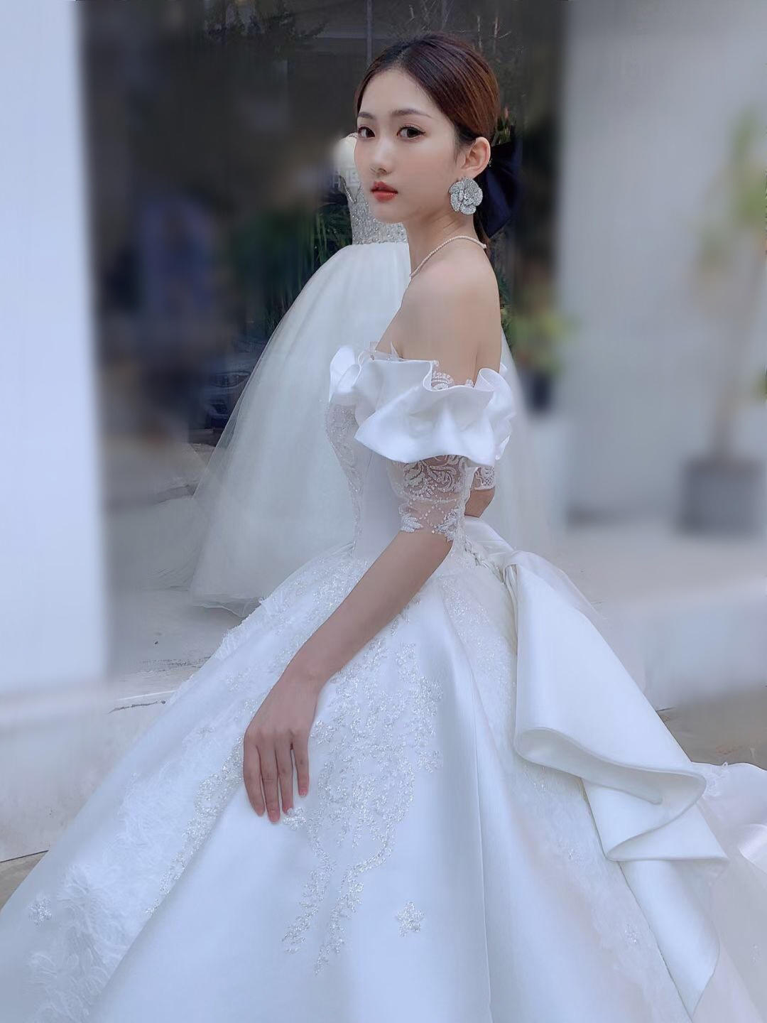 轻奢嫁衣跟妆套餐（含伴郎伴娘服）