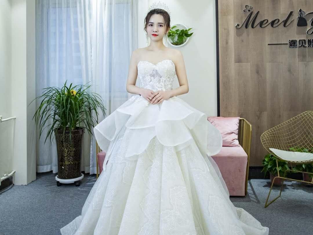 【轻奢系列套餐】送7套服装+跟妆