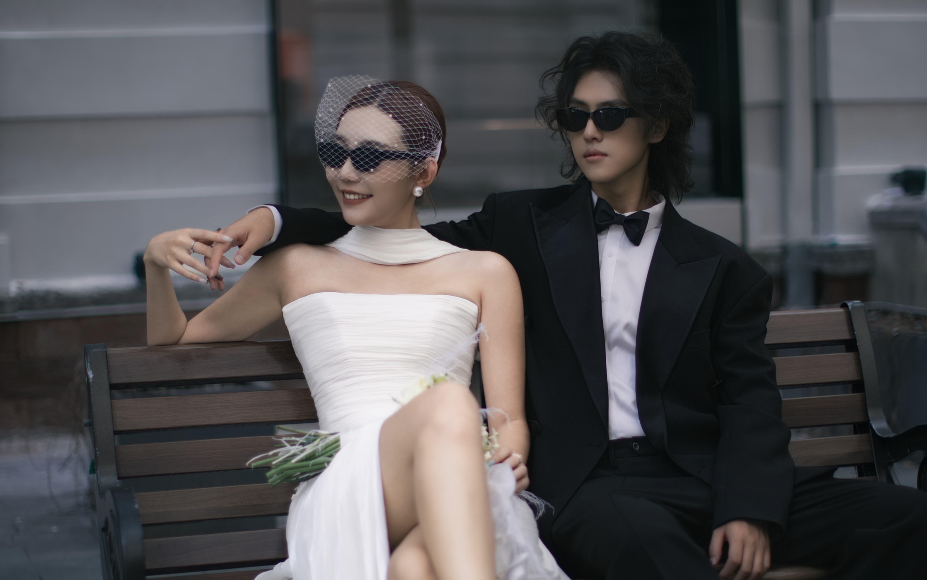 热烈且自由｜好喜欢这种抓拍感街拍婚照