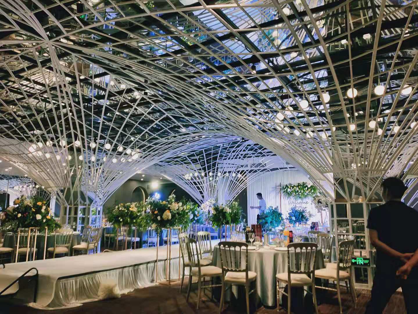 资深主持人+私人订制台词+音乐