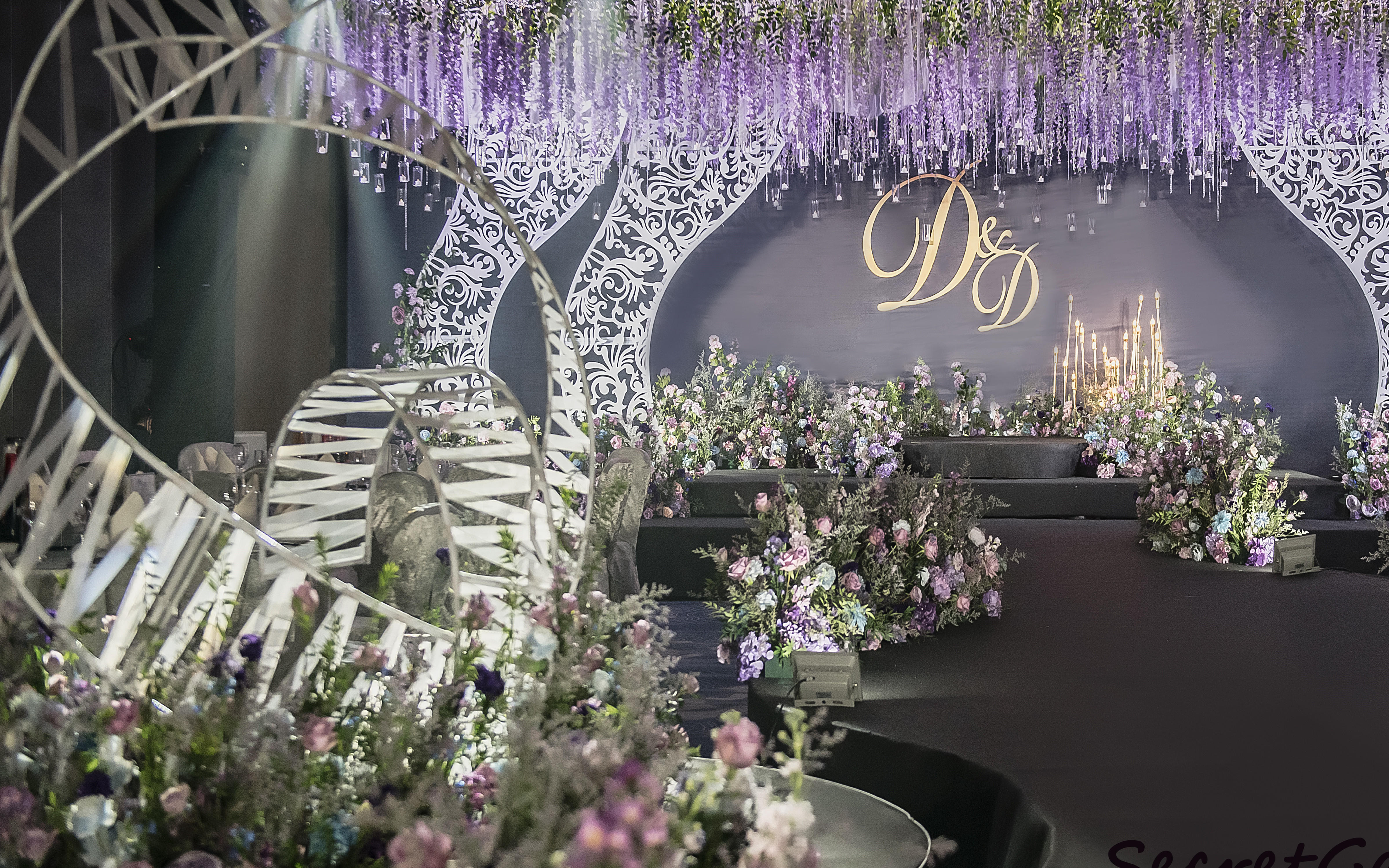 紫色+深灰色，不一样得紫色浪漫婚礼