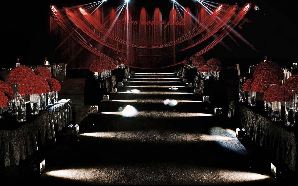 紅黑色極簡風場景布置