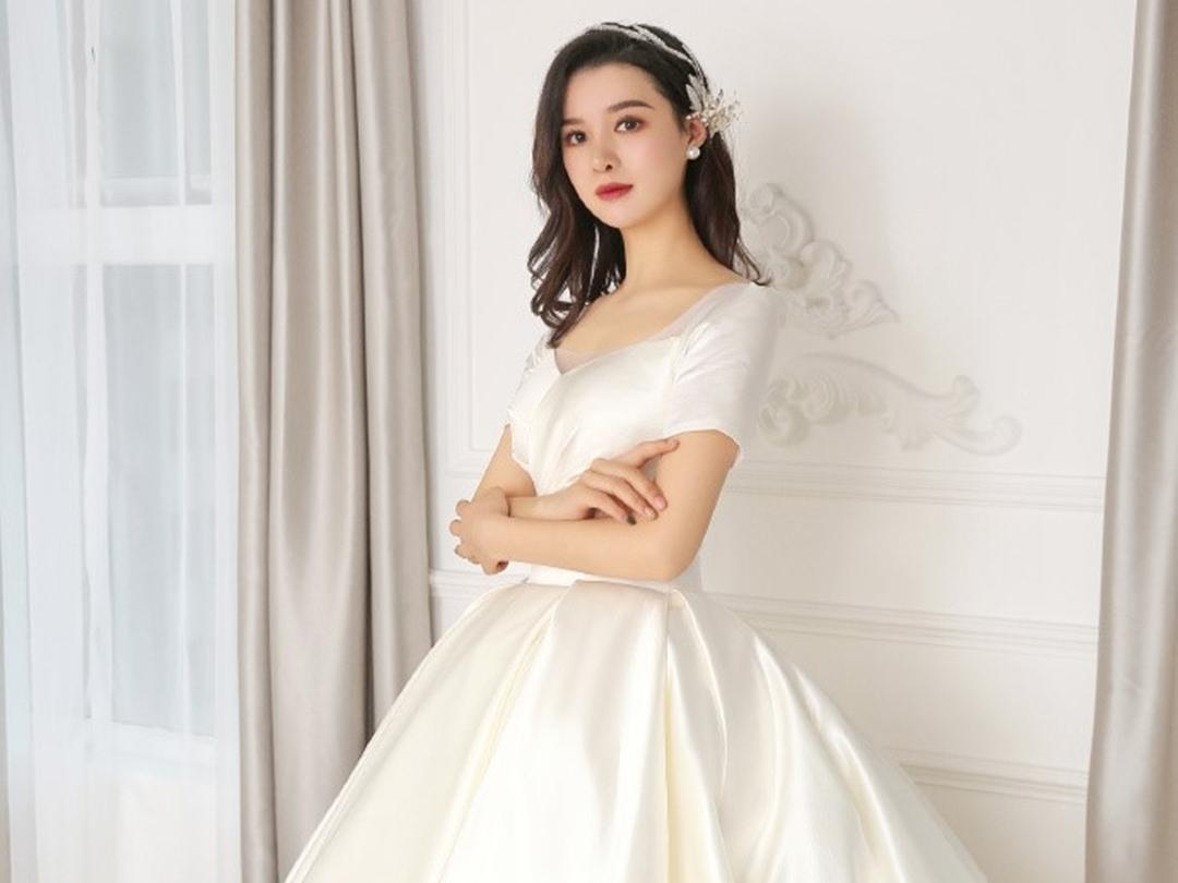 【店长主推】时尚婚纱3件套+跟妆+送伴娘服