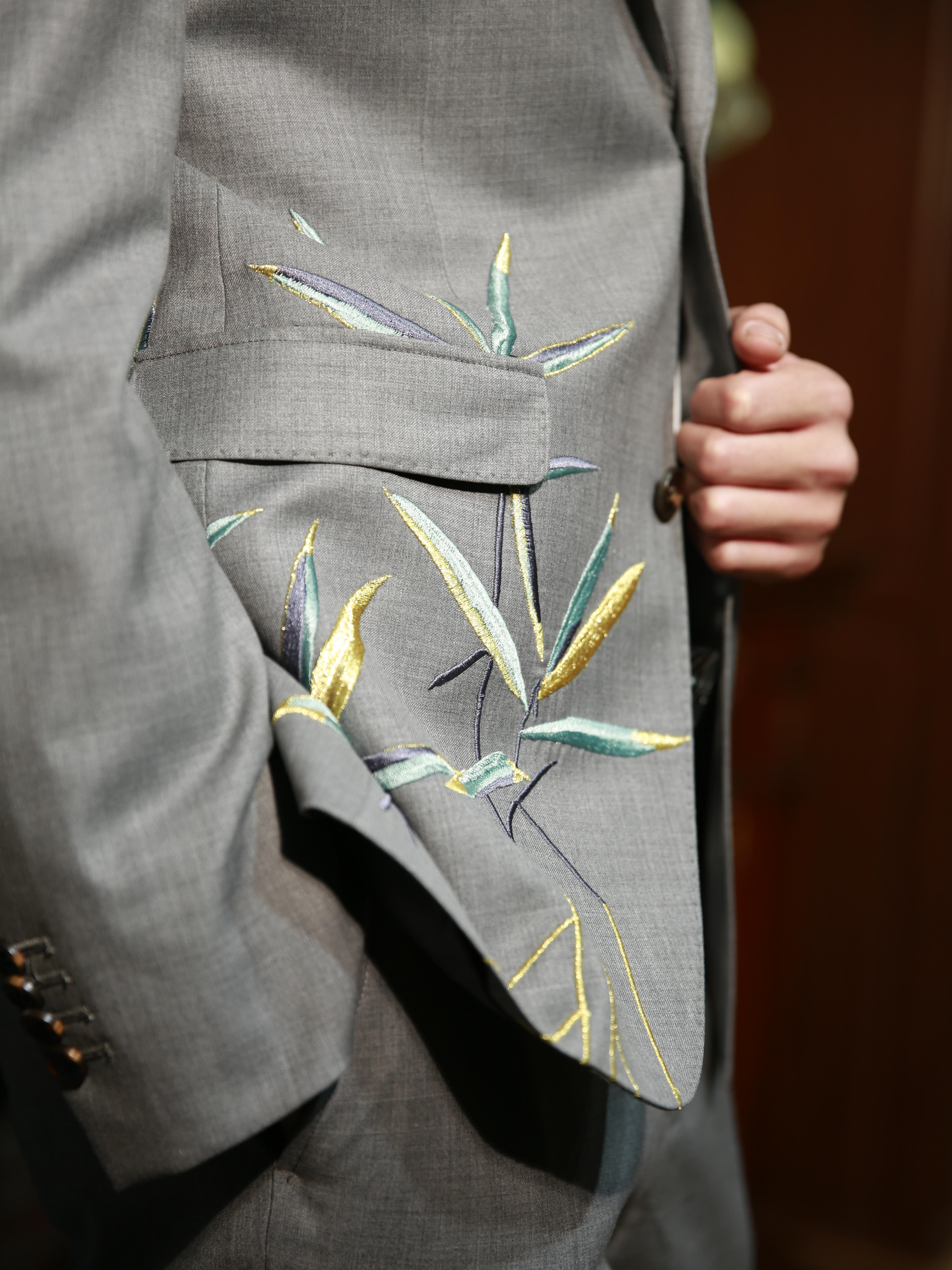 【2020时尚】墨绿色盘金绣