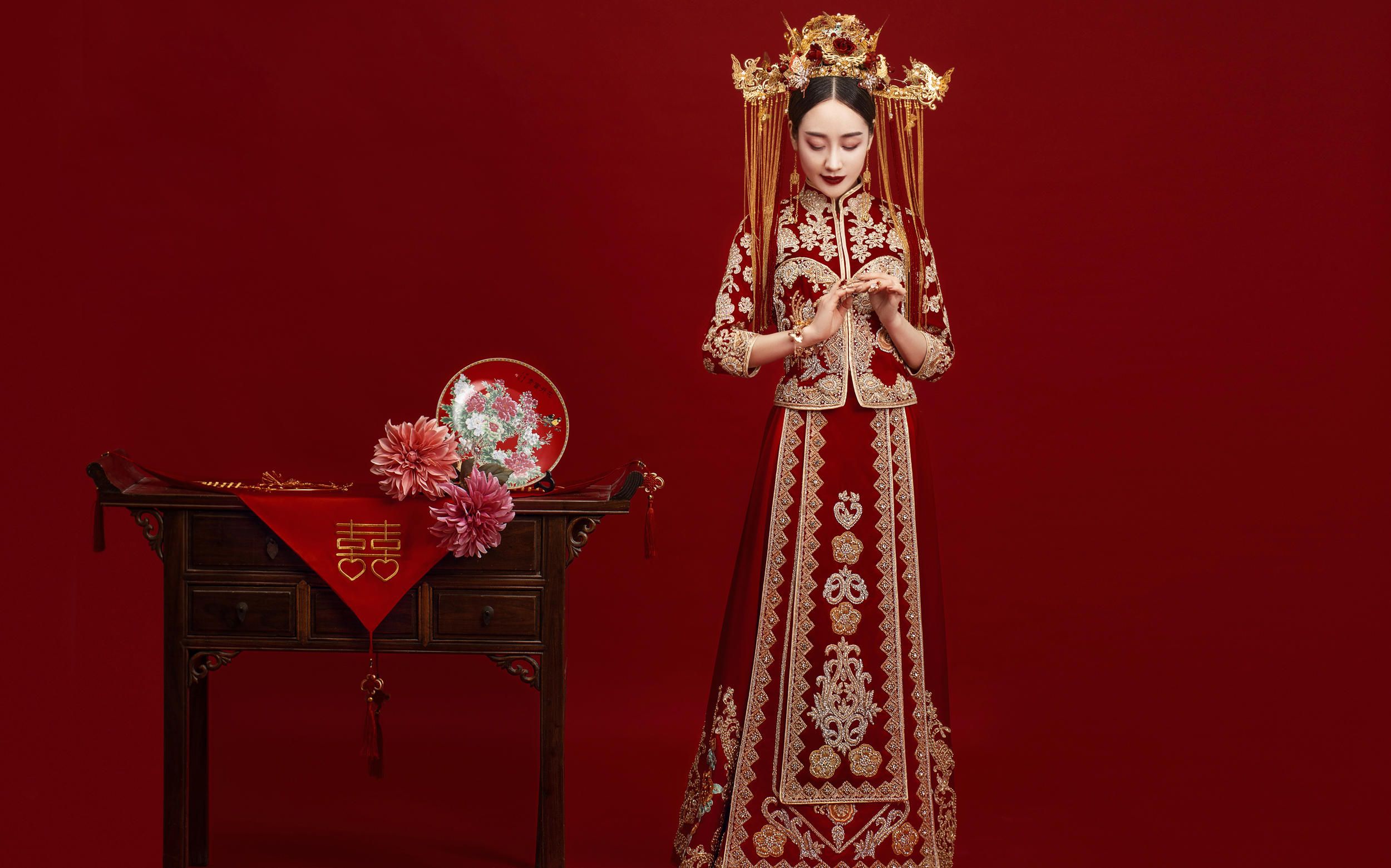 高端纯手工刺绣马来褂——情浓红袖