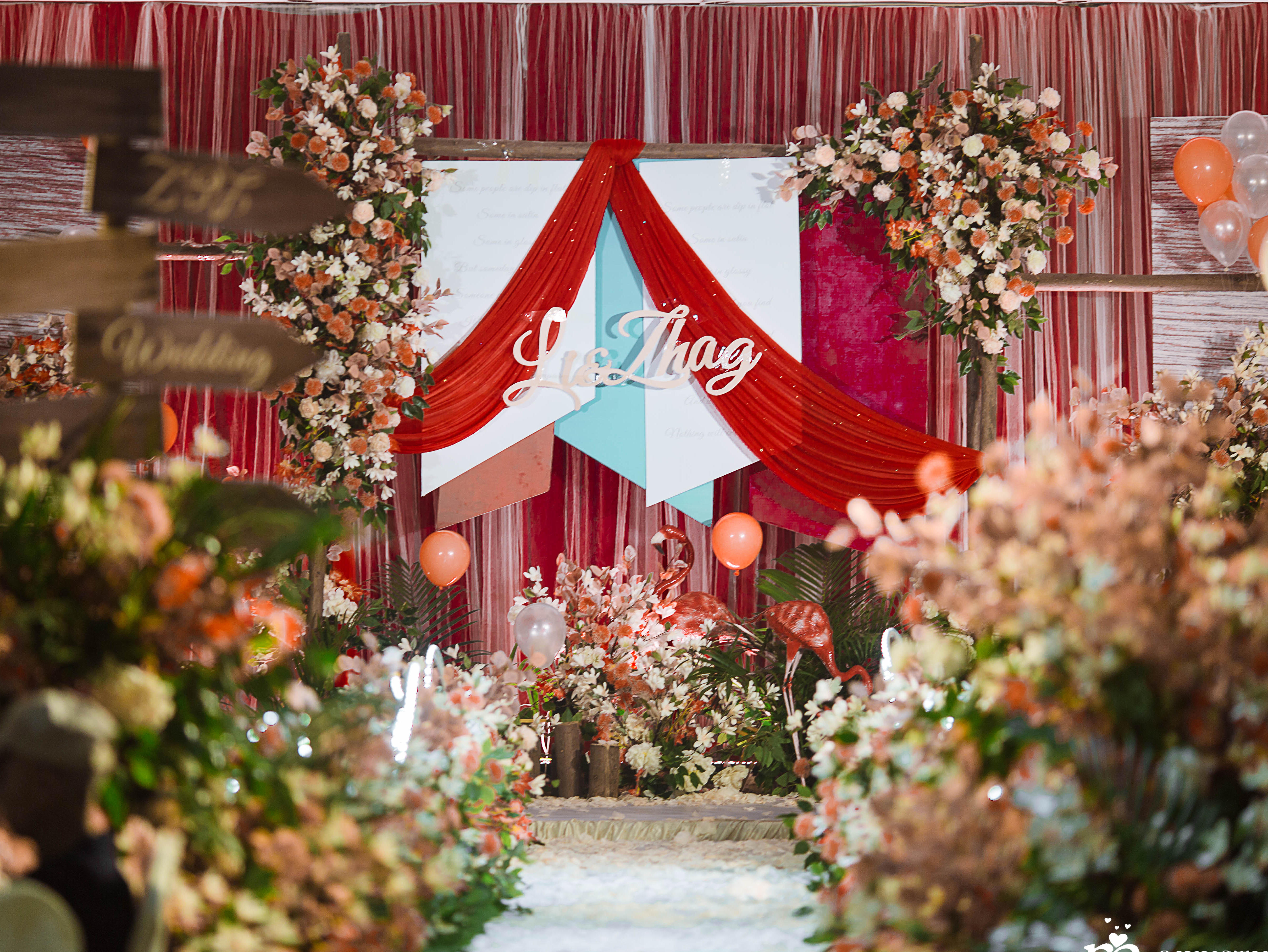 橘色，红色，融入一点撞色。浓浓爱意来袭。