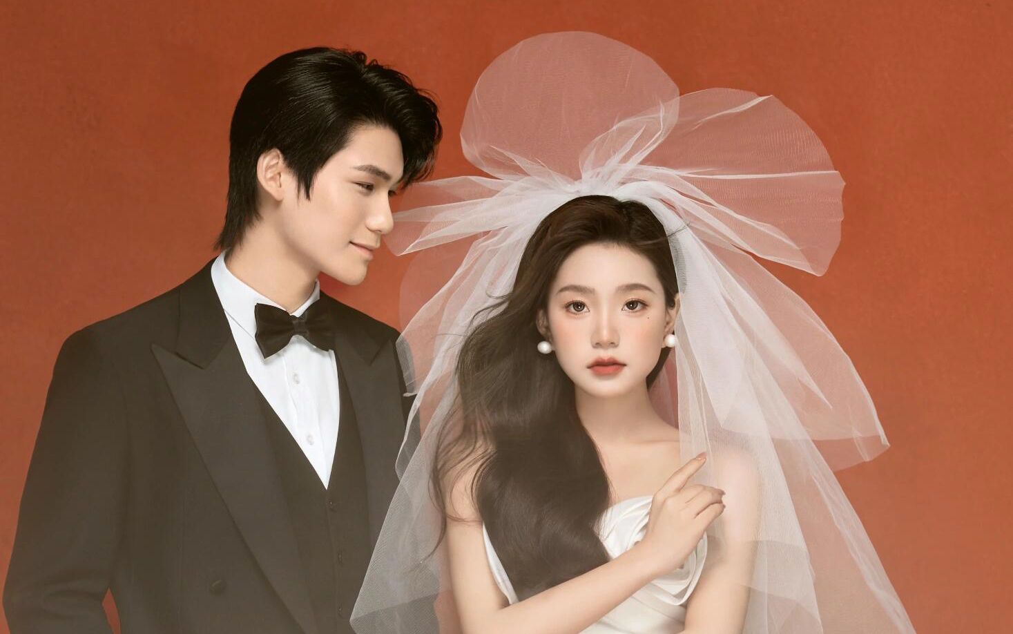 "紅是熱烈的心跳 白是純凈的誓言。”