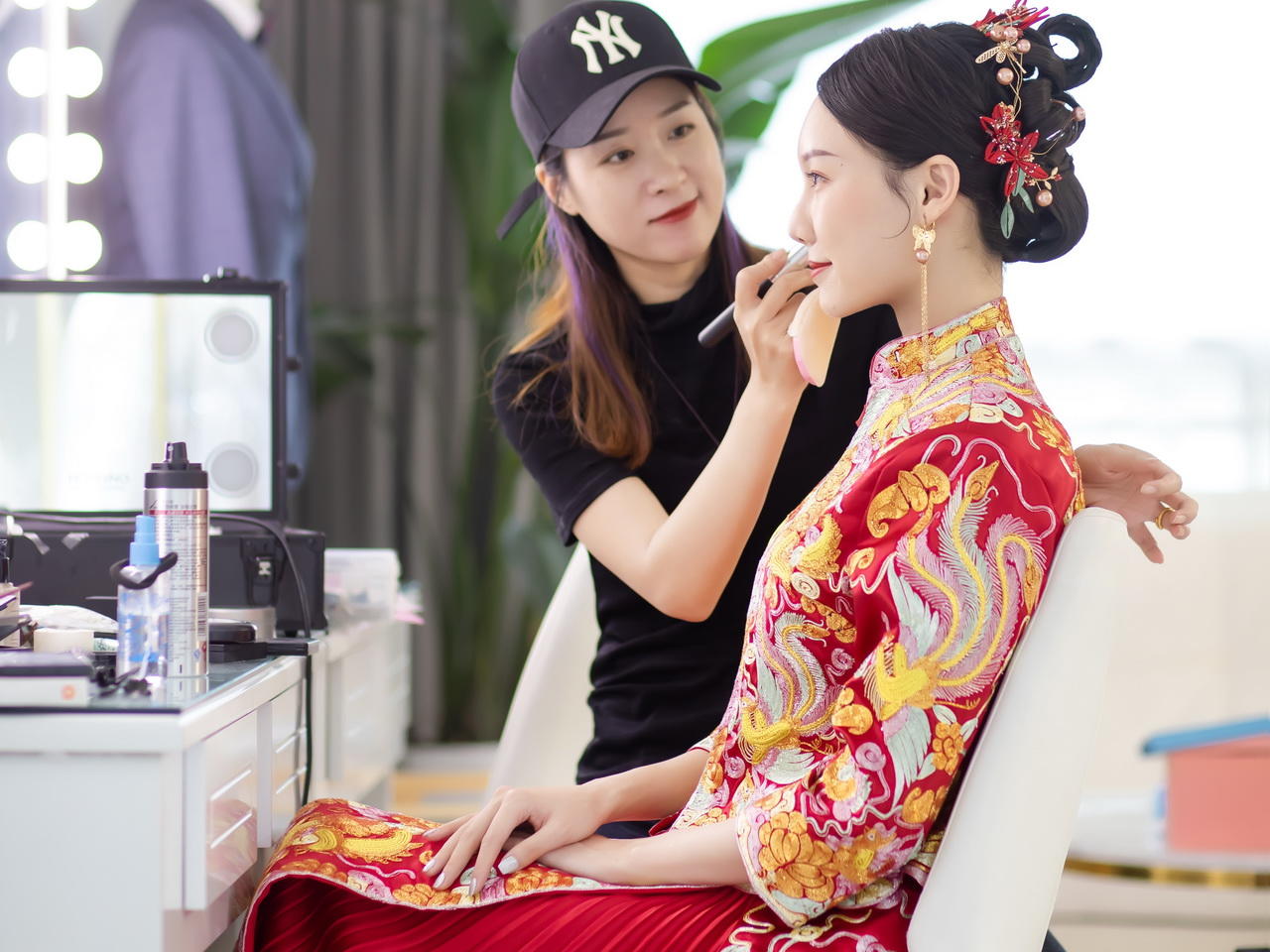 婚礼新娘跟妆+秀禾/敬酒服妆发选一【进店当天有】