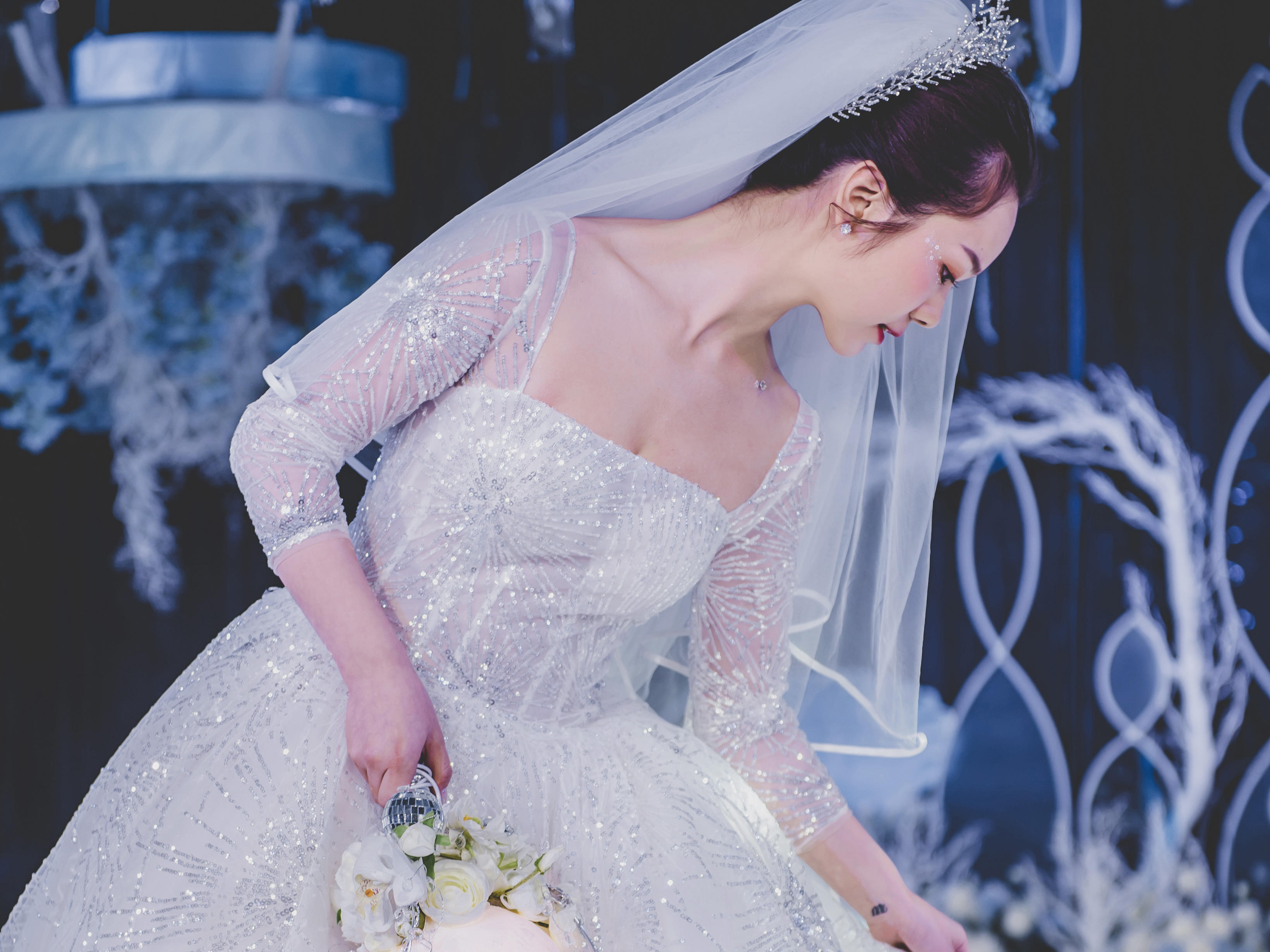 《名门婚纱》首席跟妆+高定主纱或高定手绣