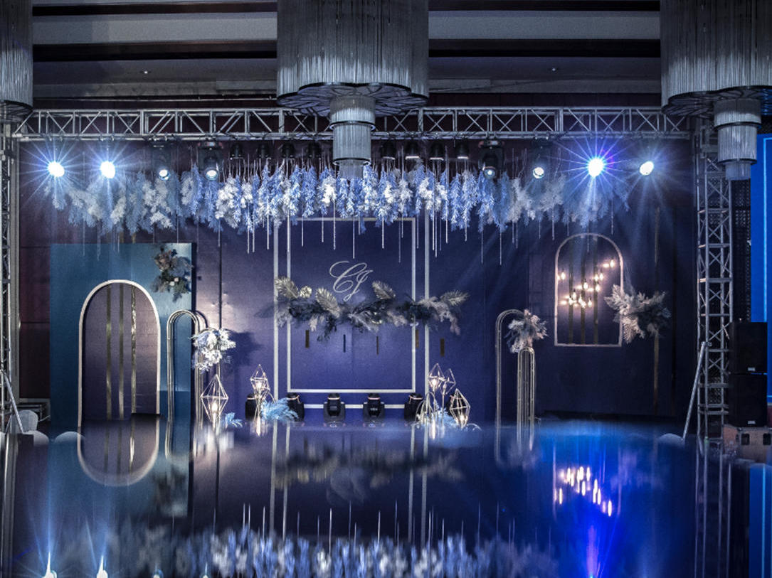 2020蓝色高端大气婚礼