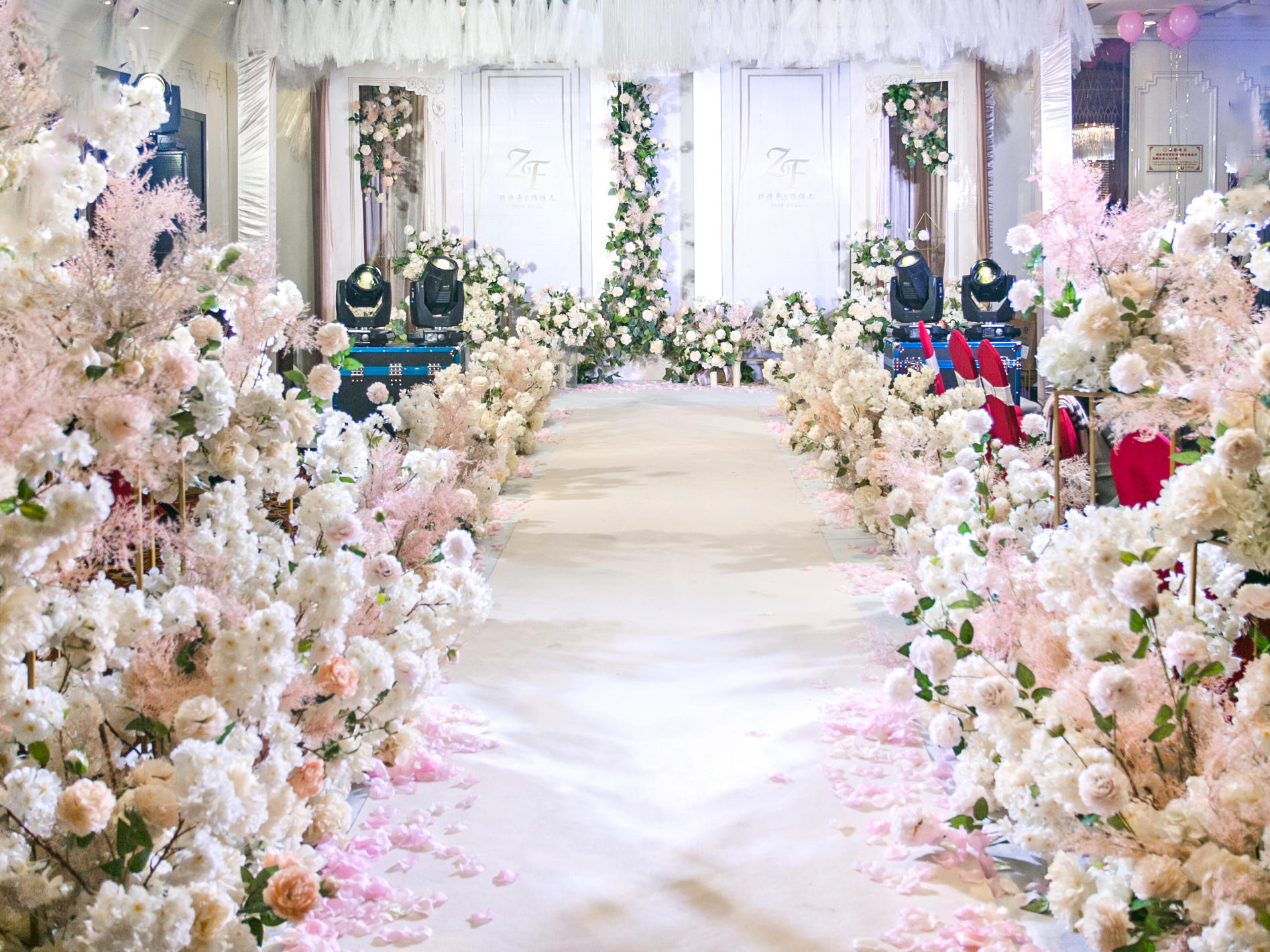 12-25桌香槟色清新婚礼  送人员