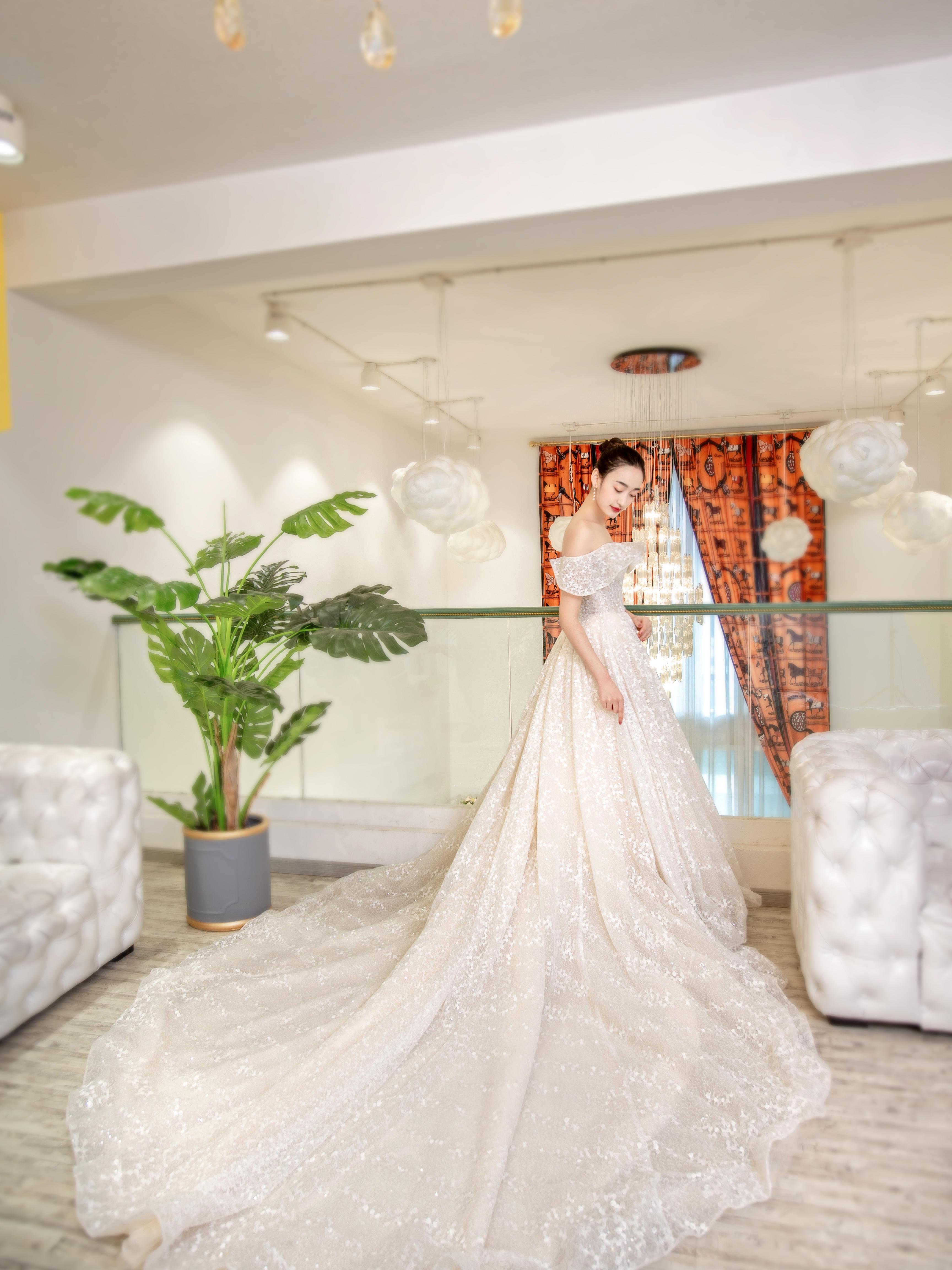 【特惠套餐】精品婚纱+秀禾