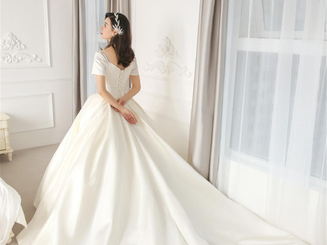 【店长主推】时尚婚纱3件套+跟妆+送伴娘服