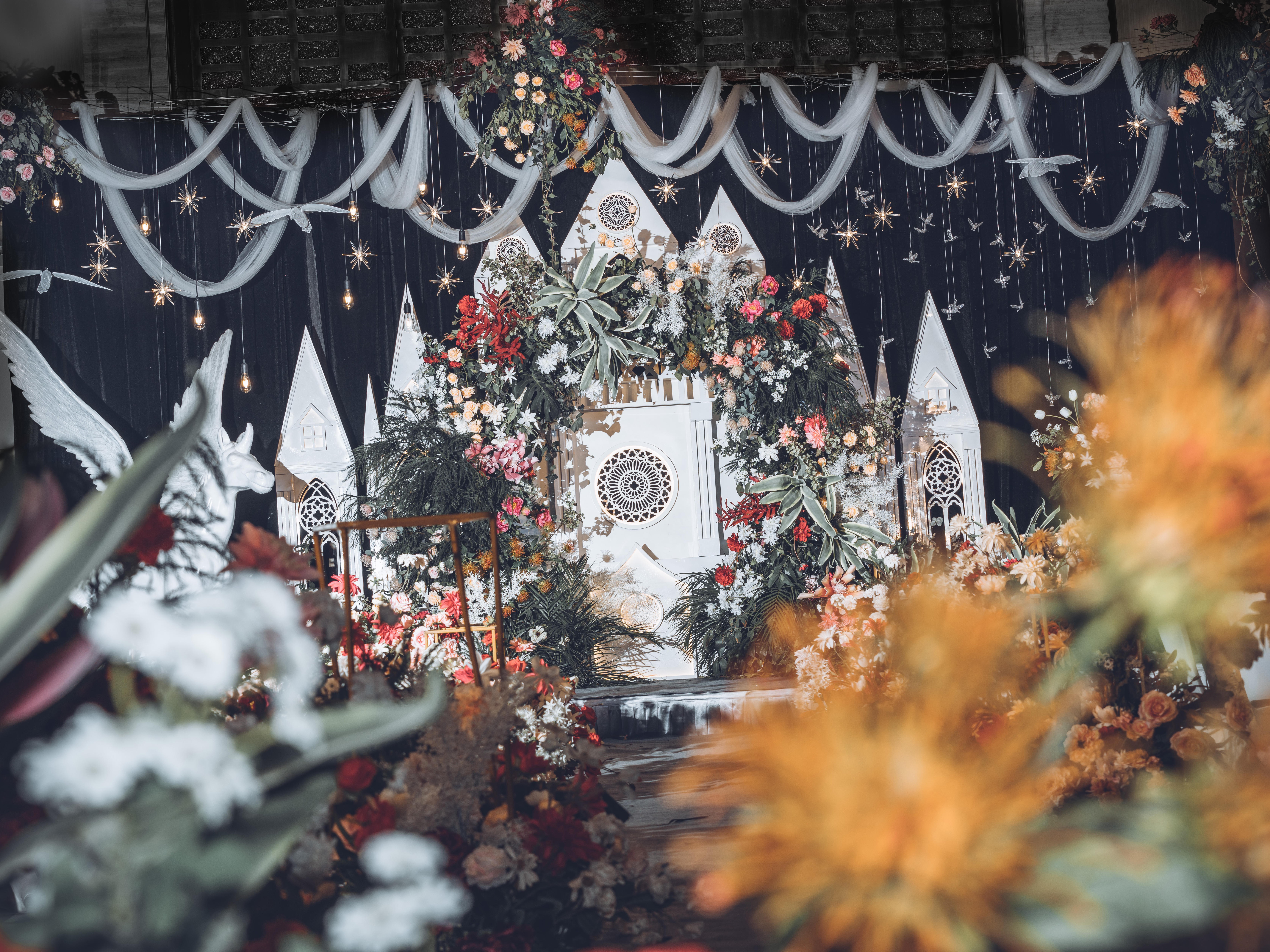 黑红撞色发光城堡婚礼-南阳喜文化创意婚礼