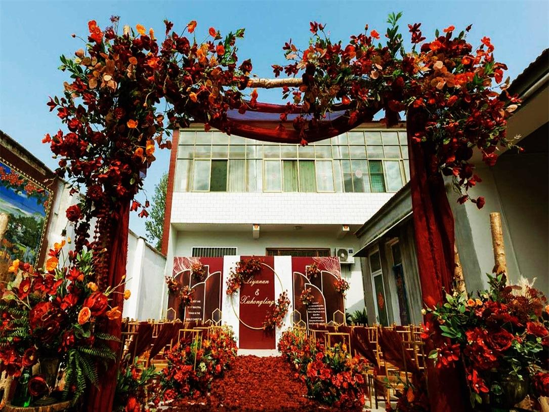 金满庭婚礼 乡村户外庭院婚礼喜庆红