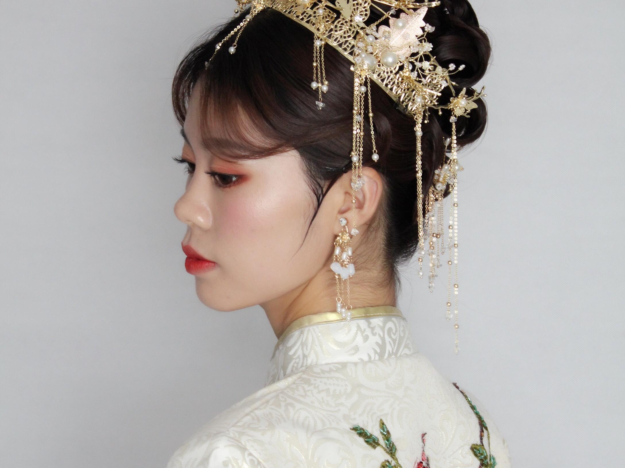 【疫情期间跟妆+婚纱组合】超值7件套+3套妆面。