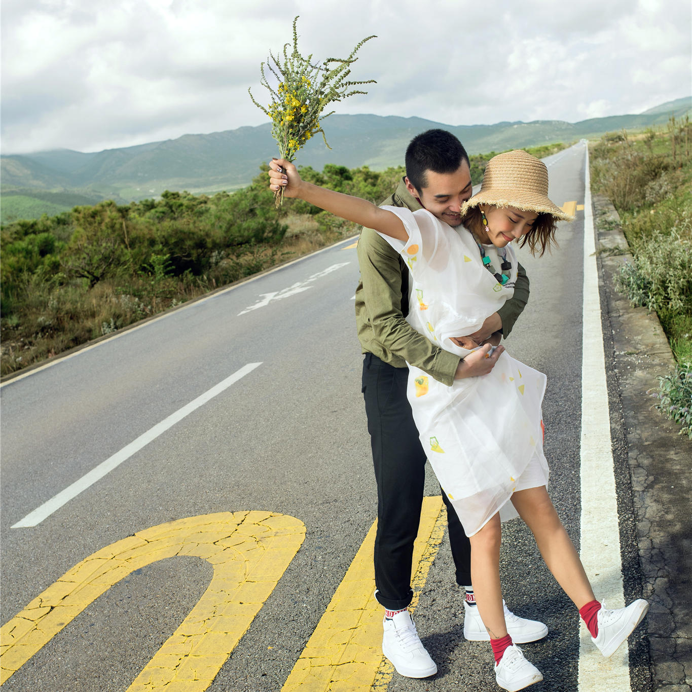 僅售2999元，價(jià)值6999微旅拍婚紗攝影。