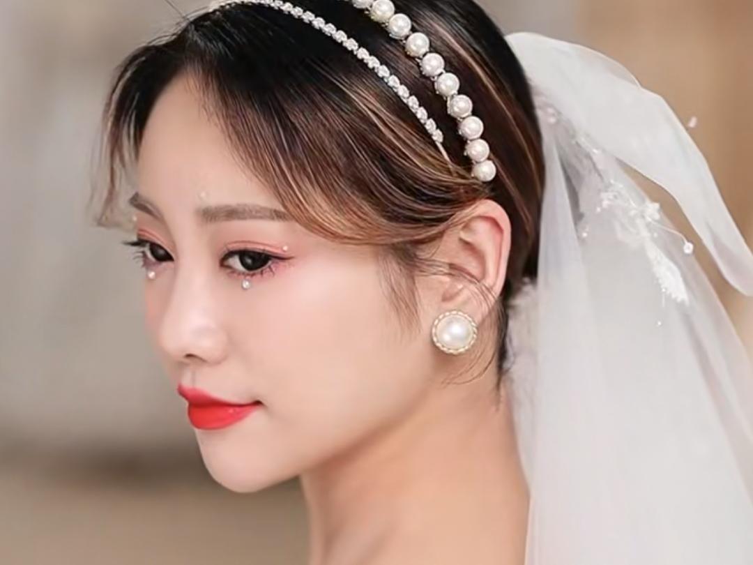 总监化妆师+全天跟妆+4套妆造+赠送妈妈伴娘新郎