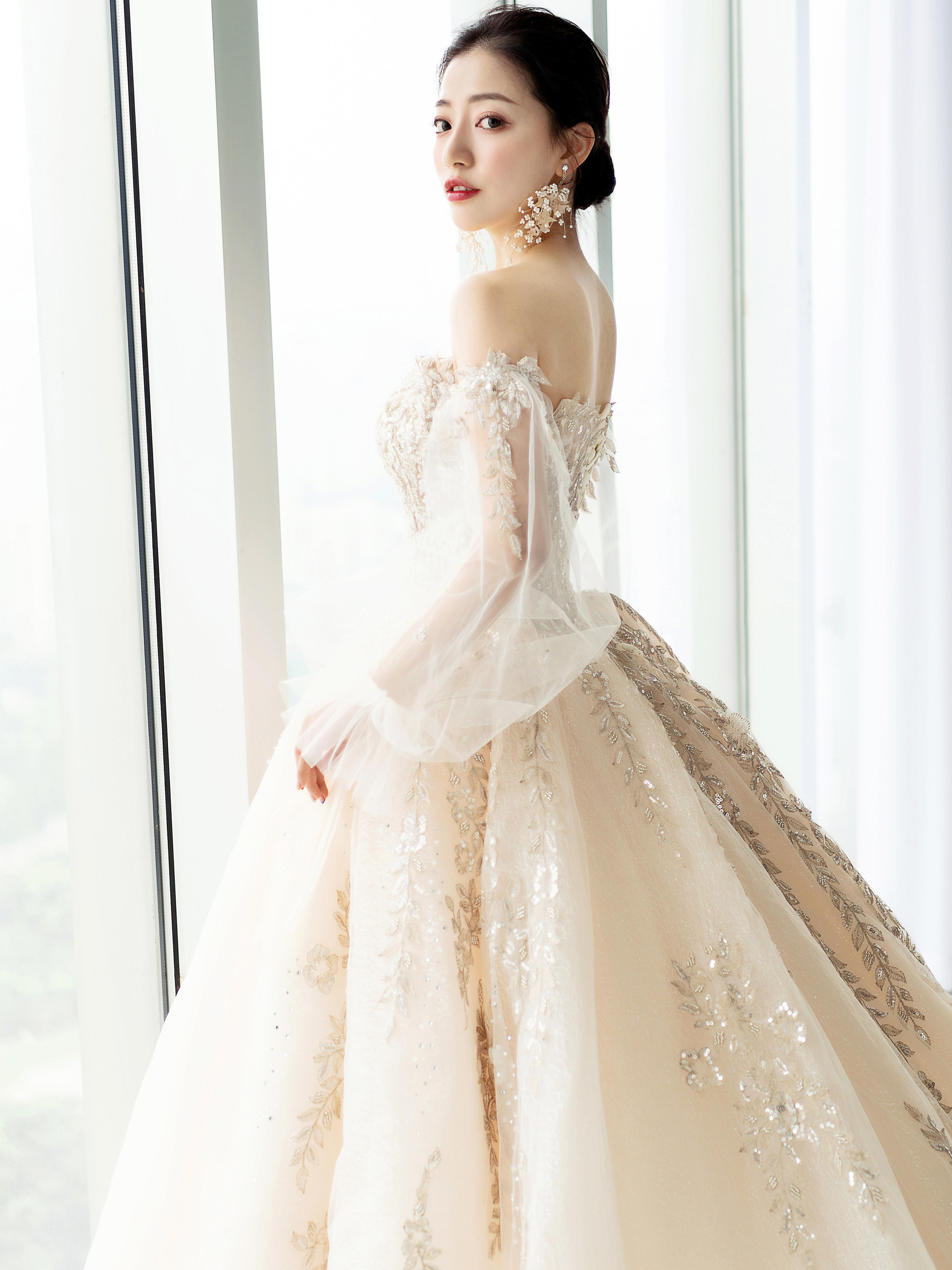 【也宁婚纱】3件套租赁  高定拖尾主纱版