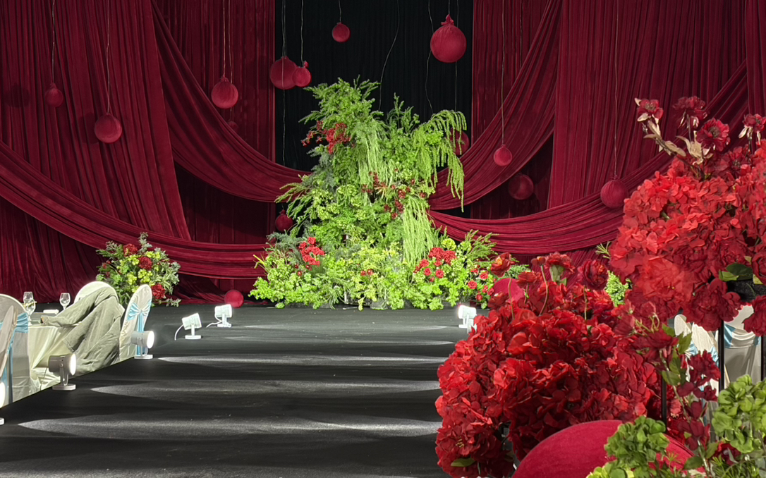 典雅红丝绒布艺设计