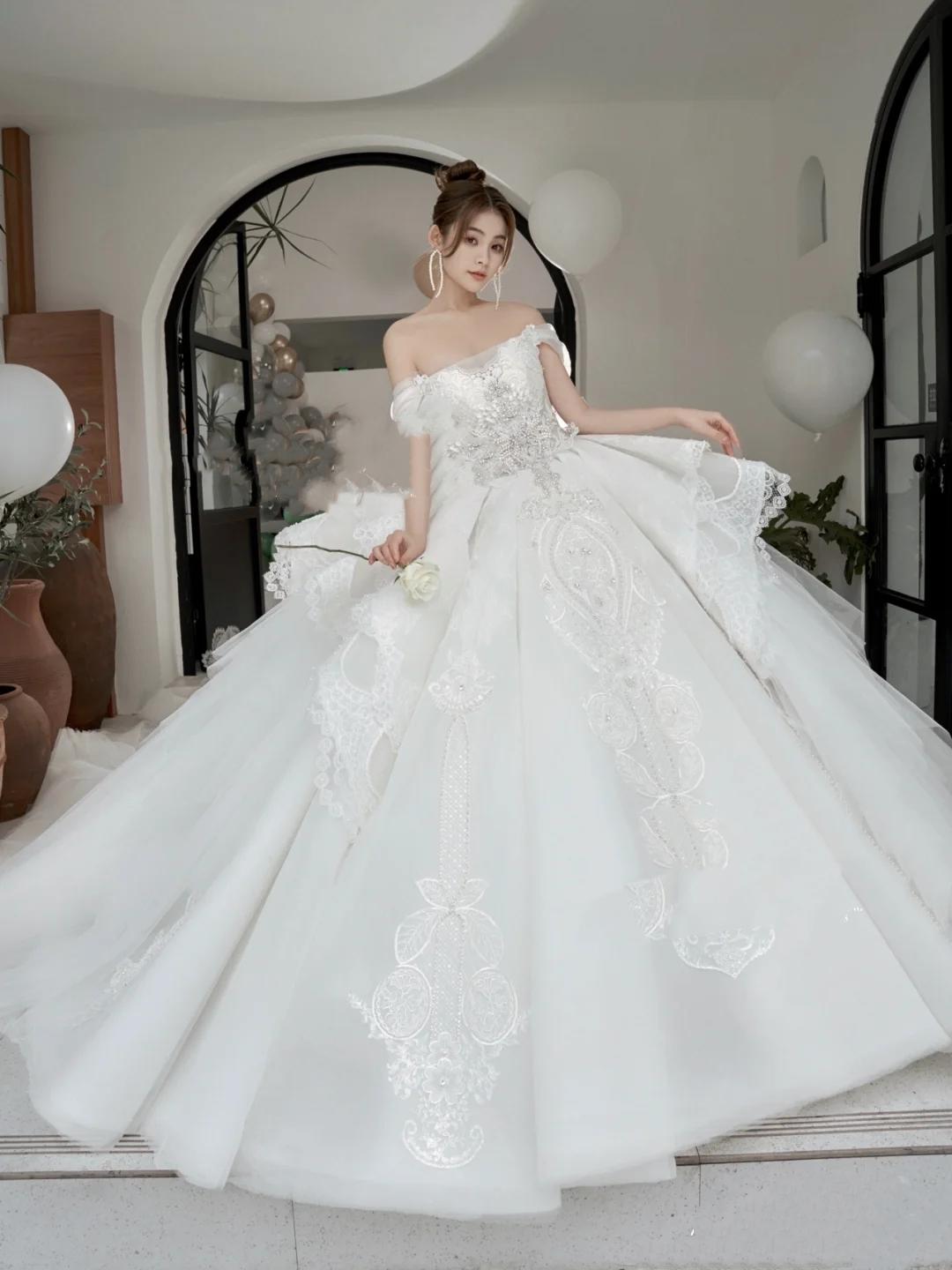 LOVE婚纱礼服18件套首席化妆师