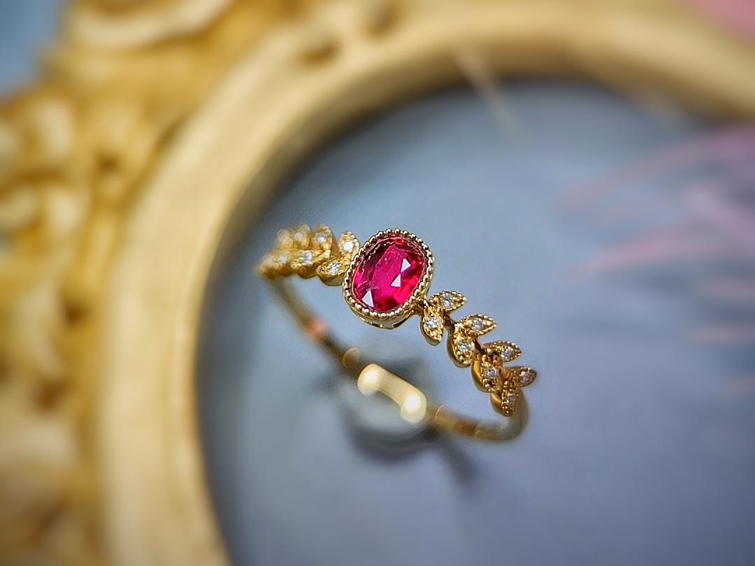 轻巧设计红宝石橄榄枝戒指