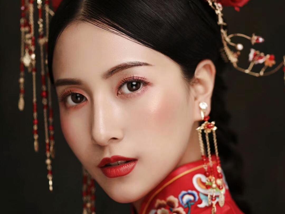 普洱市景谷县新娘跟妆全天3妆3造➕伴娘妆