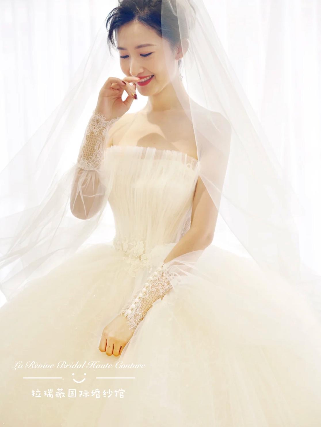 拉瑞薇【超高性价比】设计师品牌婚纱+钻石级跟妆