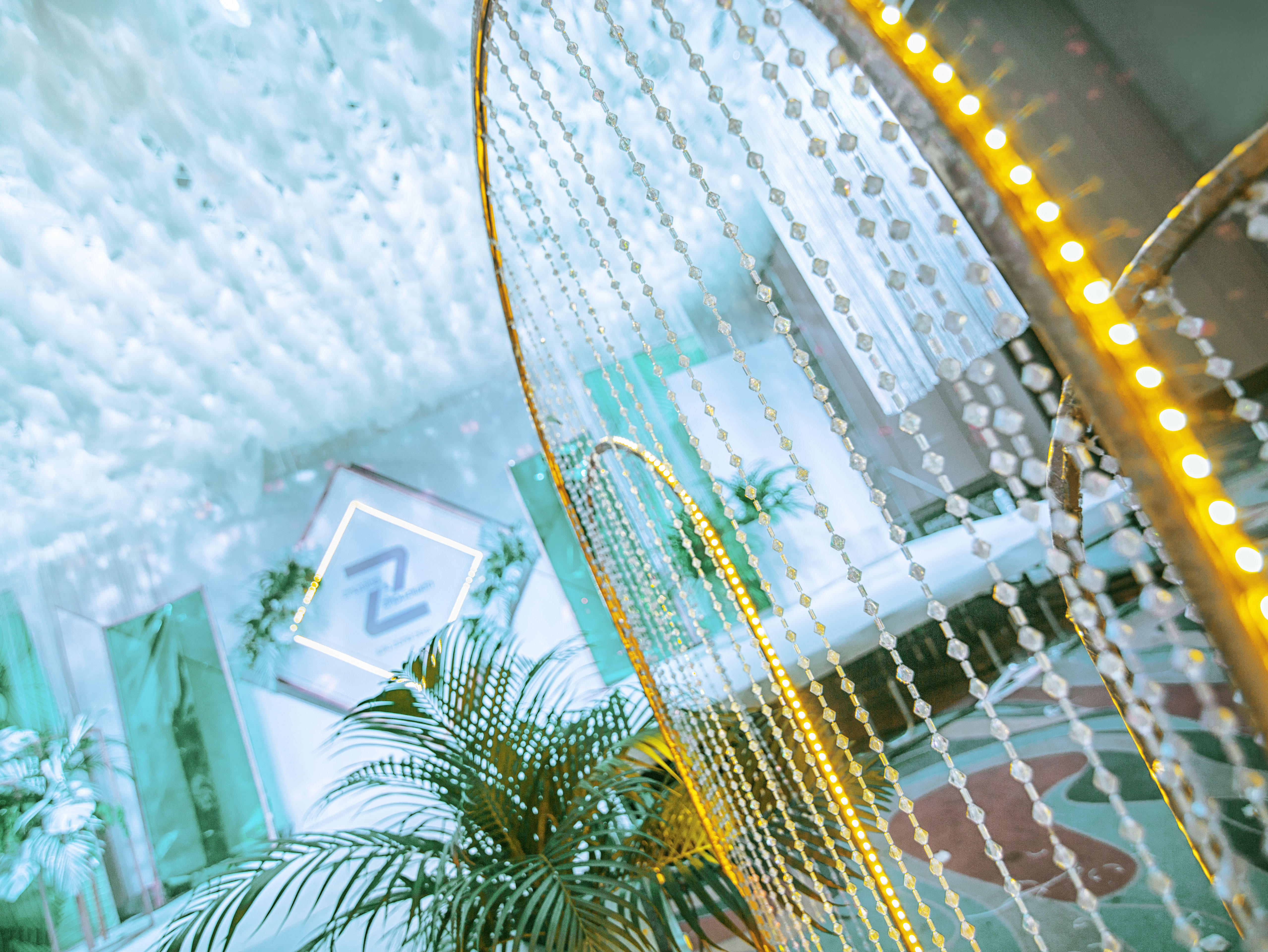 订婚礼送头车+全程婚礼顾问+纯订制婚礼