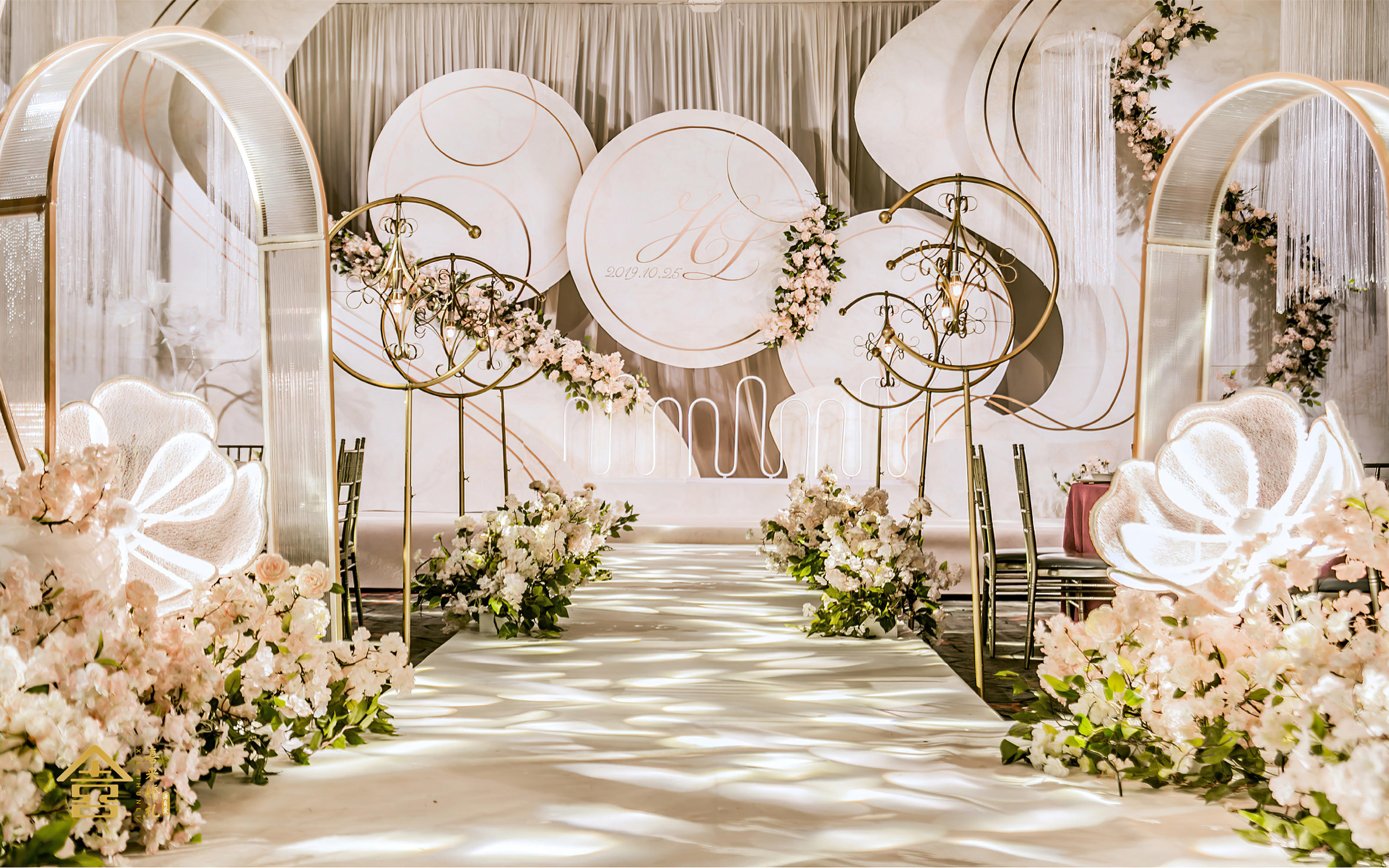 【时尚简约】ins风香槟色铁艺婚礼推荐