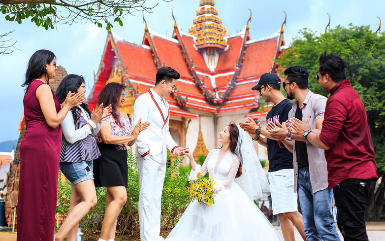 泰国婚纱摄影要多少钱_泰国传统婚纱服饰图片