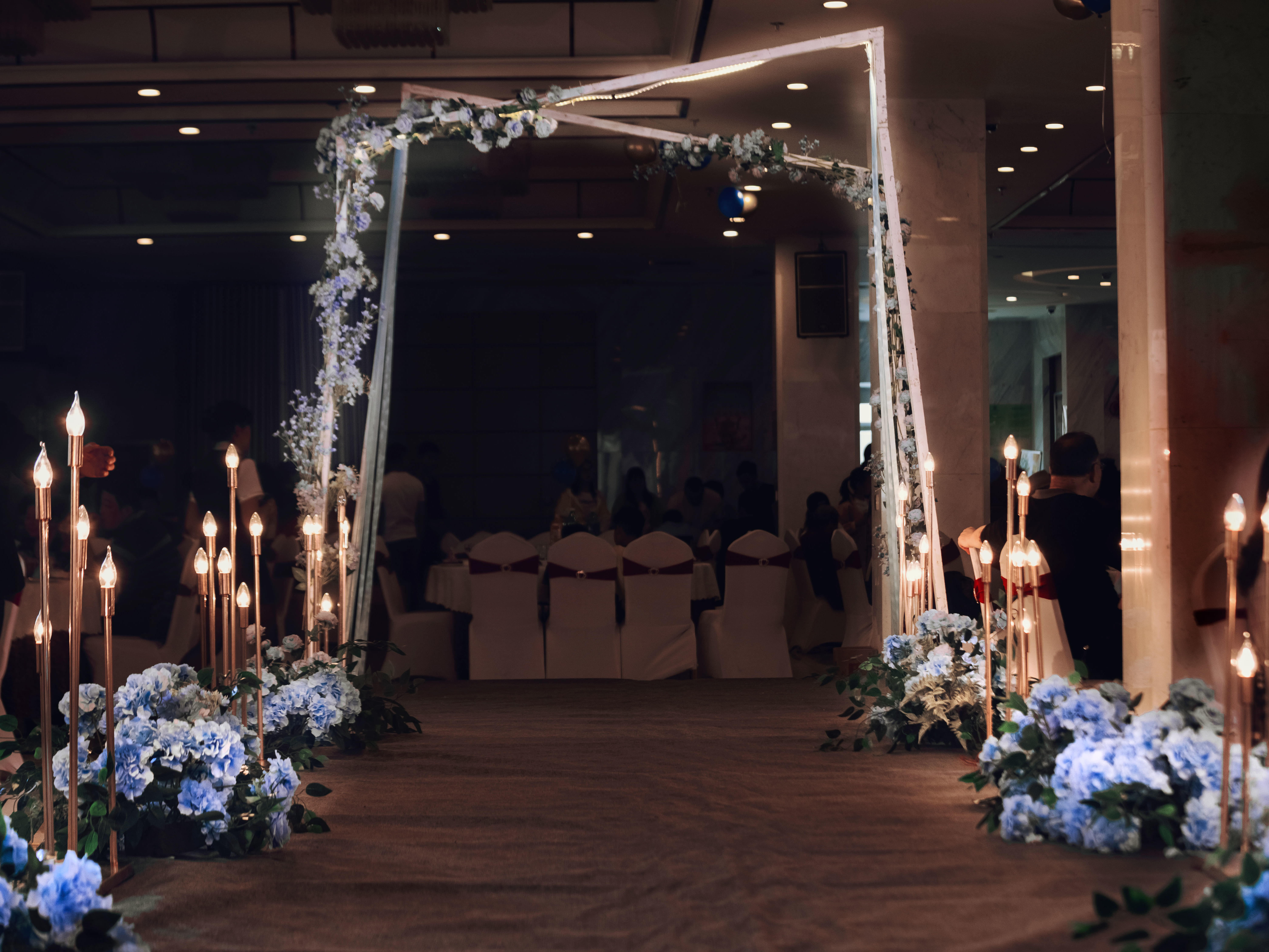 婚融界婚礼 特价推广 暗场效果 服务团队