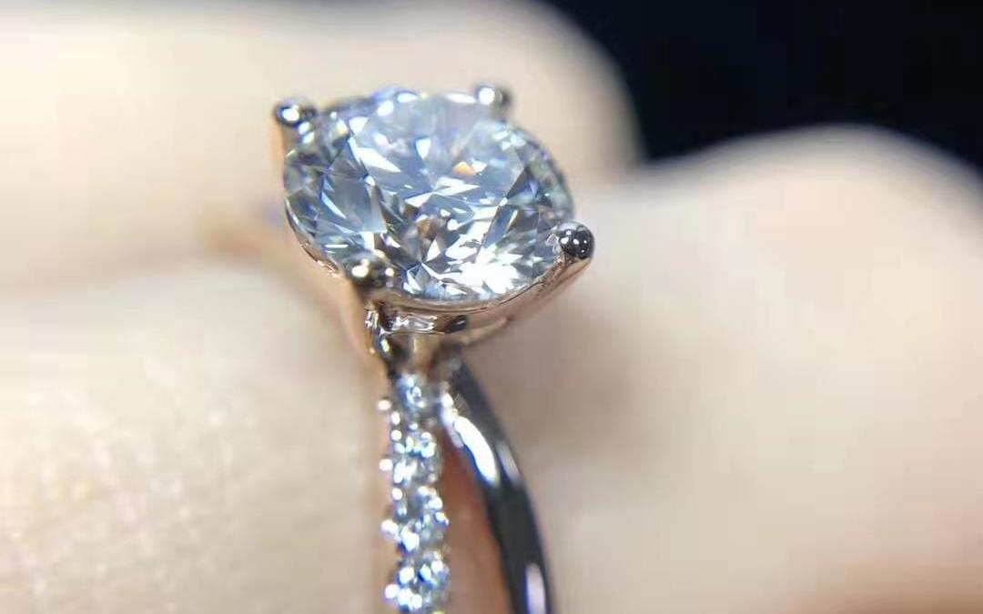 主石1克拉+承诺买贵赔付+GIA证书支持全球复检