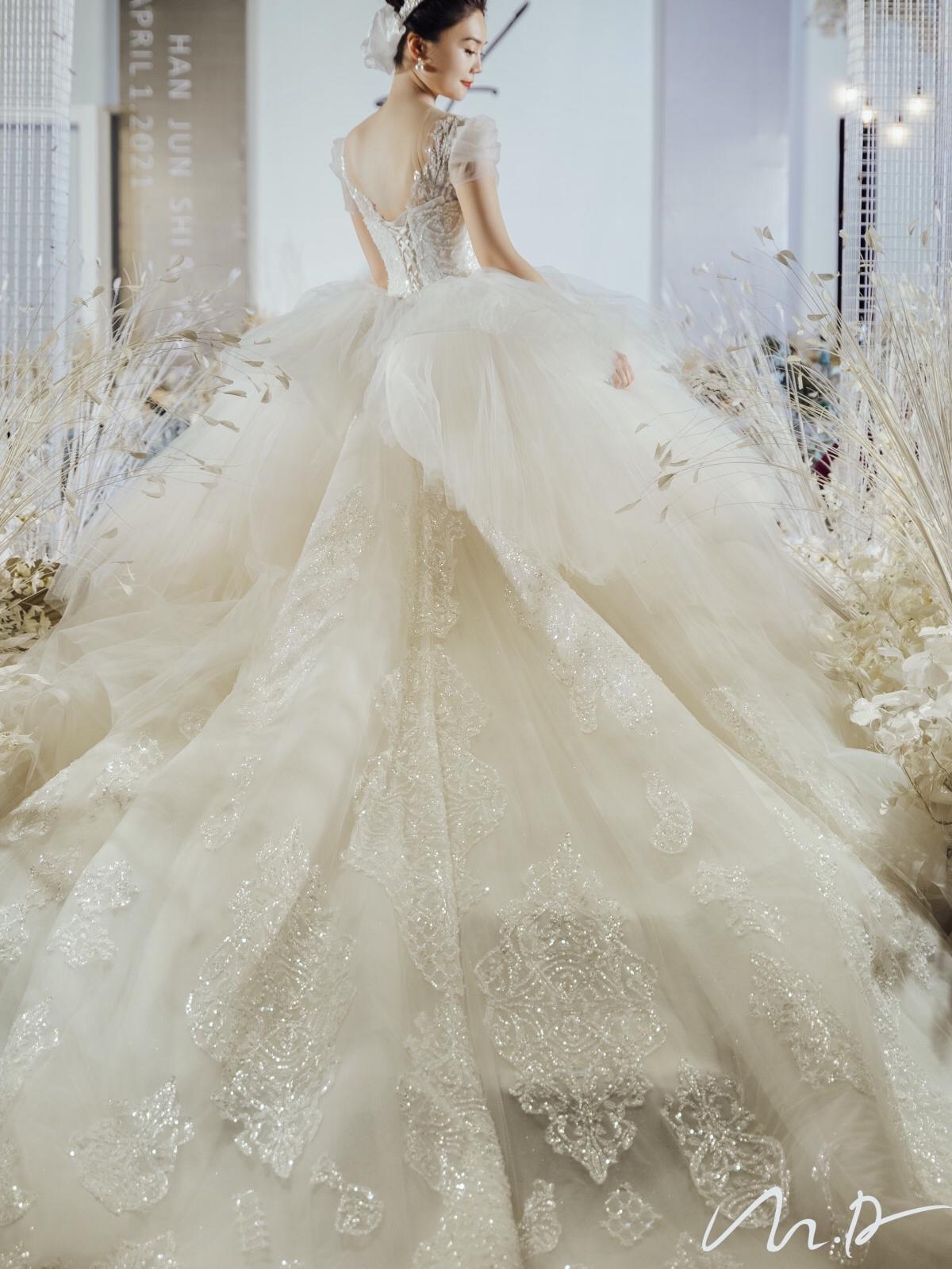 萌嫁衣囍苑 主纱+秀禾+敬酒礼服 妆容