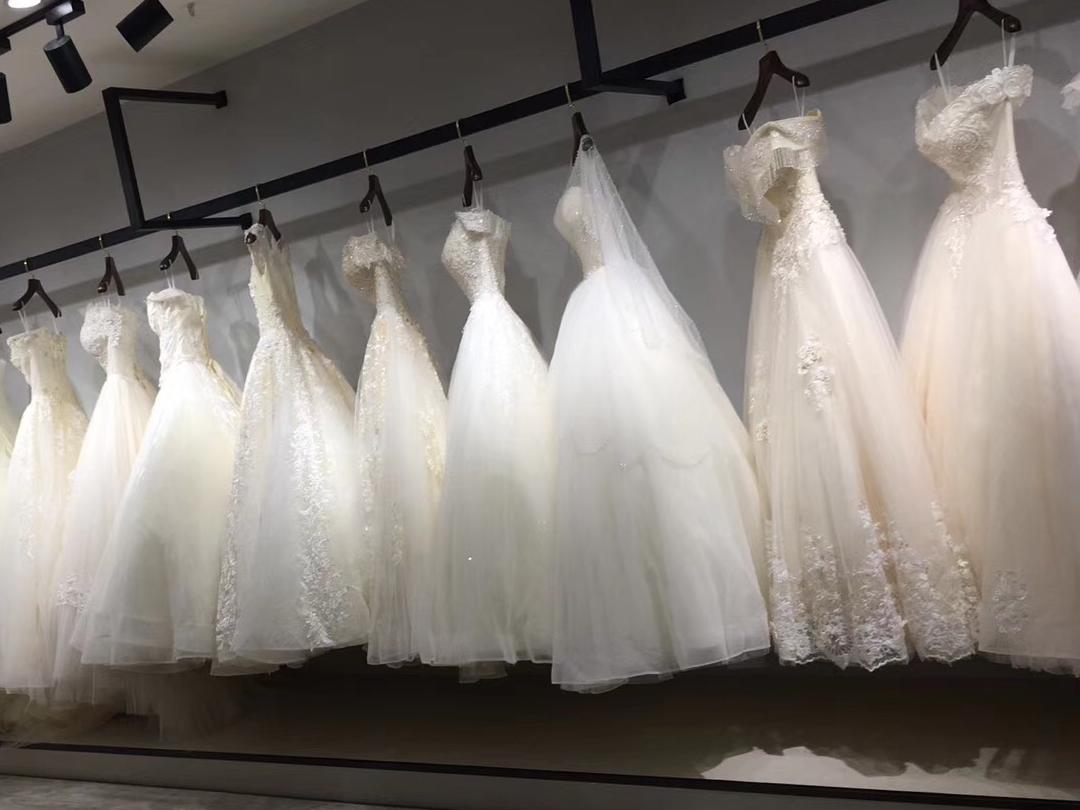 【超值春季租赁】新娘齐地婚纱秀禾礼服三件套租赁