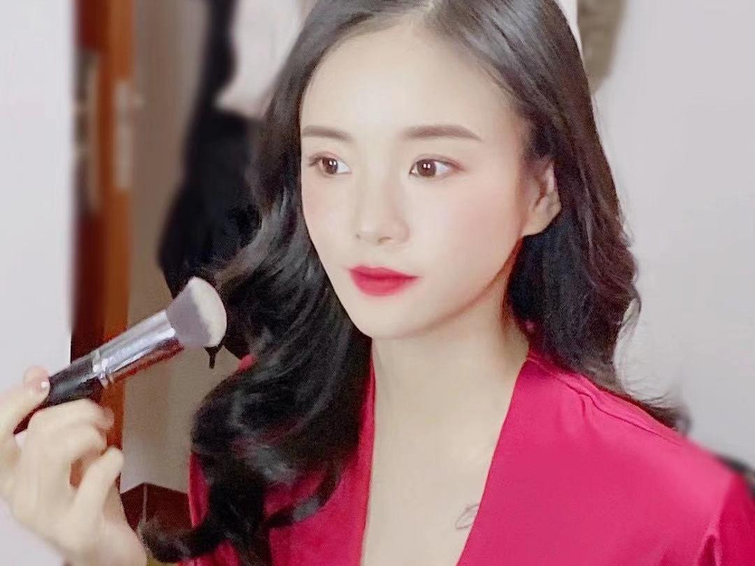 首席全程跟妆+全新精美镶钻三件套全包+1个妈妈妆