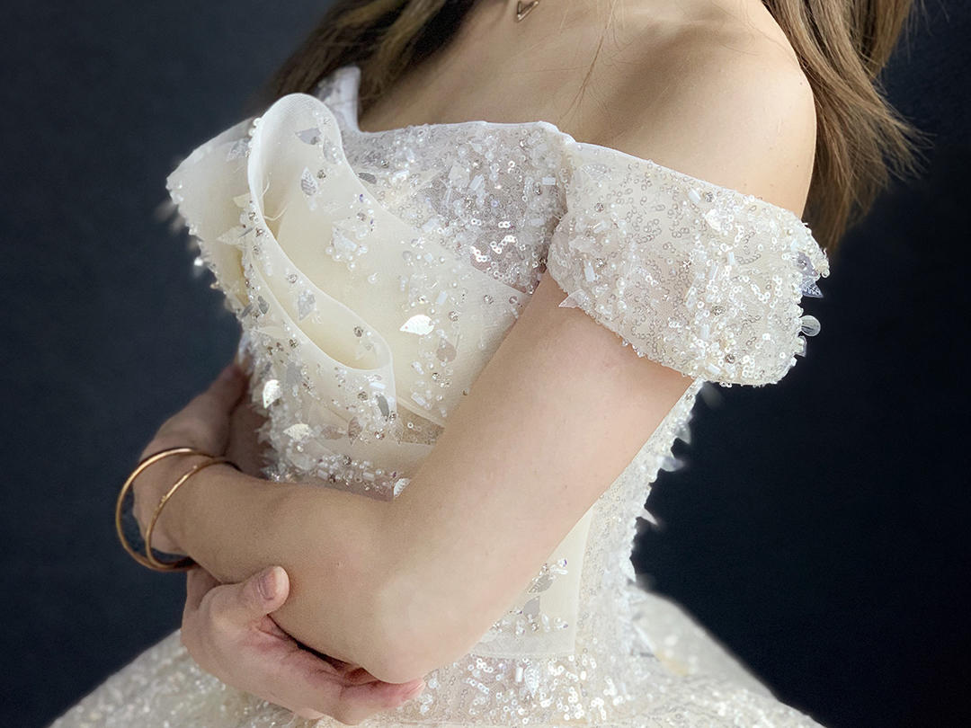 香槟金大拖尾，穿上它你就是最耀眼的女王