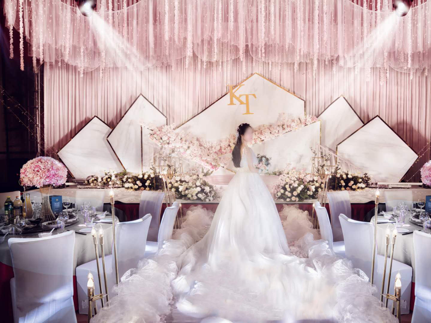 浅粉色ins风婚礼婚庆布置